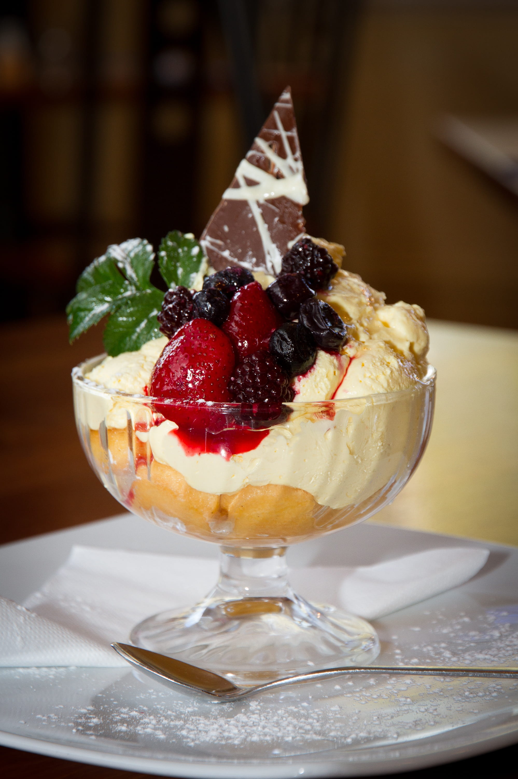 close-up, food, still life, chocolate, indoors, bowl, garnish, ice cream sundae, 2K, freshness, cold, temptation, cream, trifle, table, delicious, glass, Phone HD Wallpaper