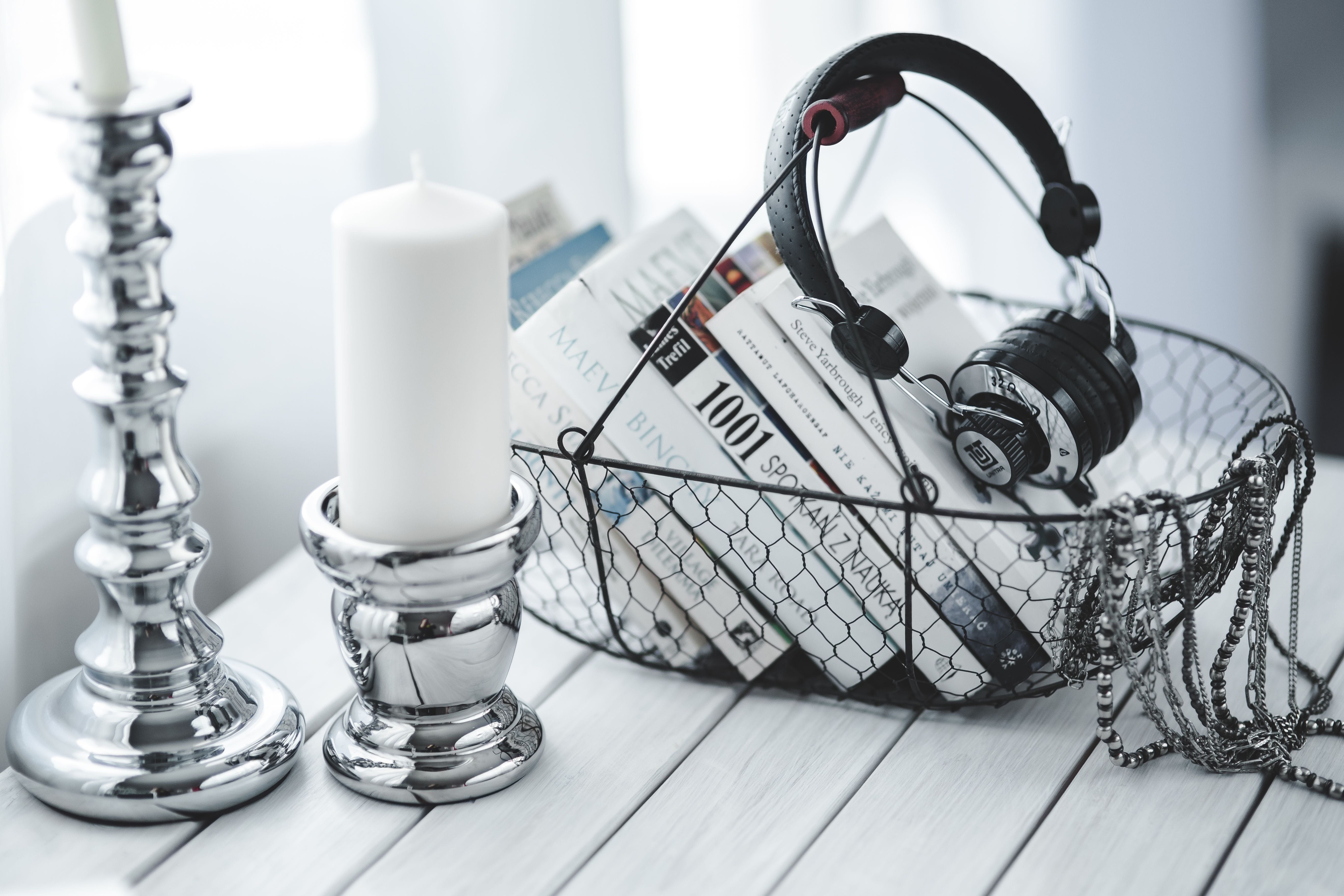 5K, old-fashioned, books, metal, close-up, items, home interior, wood - material, domestic room, absence, smartphone, various, headphones, antique, large group of objects, HD Wallpaper