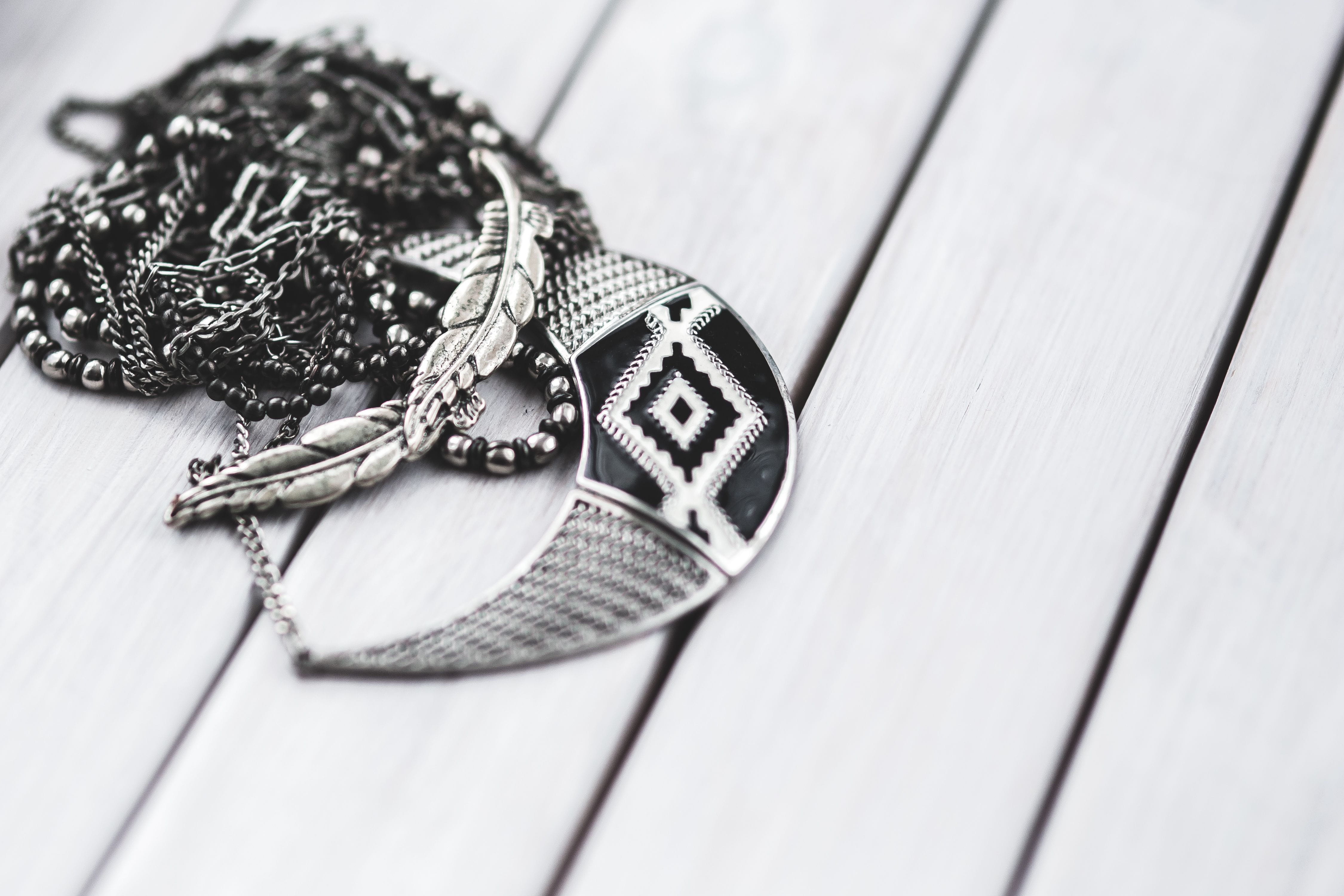 table, locket, necklace, single object, items, decoration, pattern, christmas, indoors, pendant, creativity, still life, selective focus, close-up, organizer, HD Wallpaper