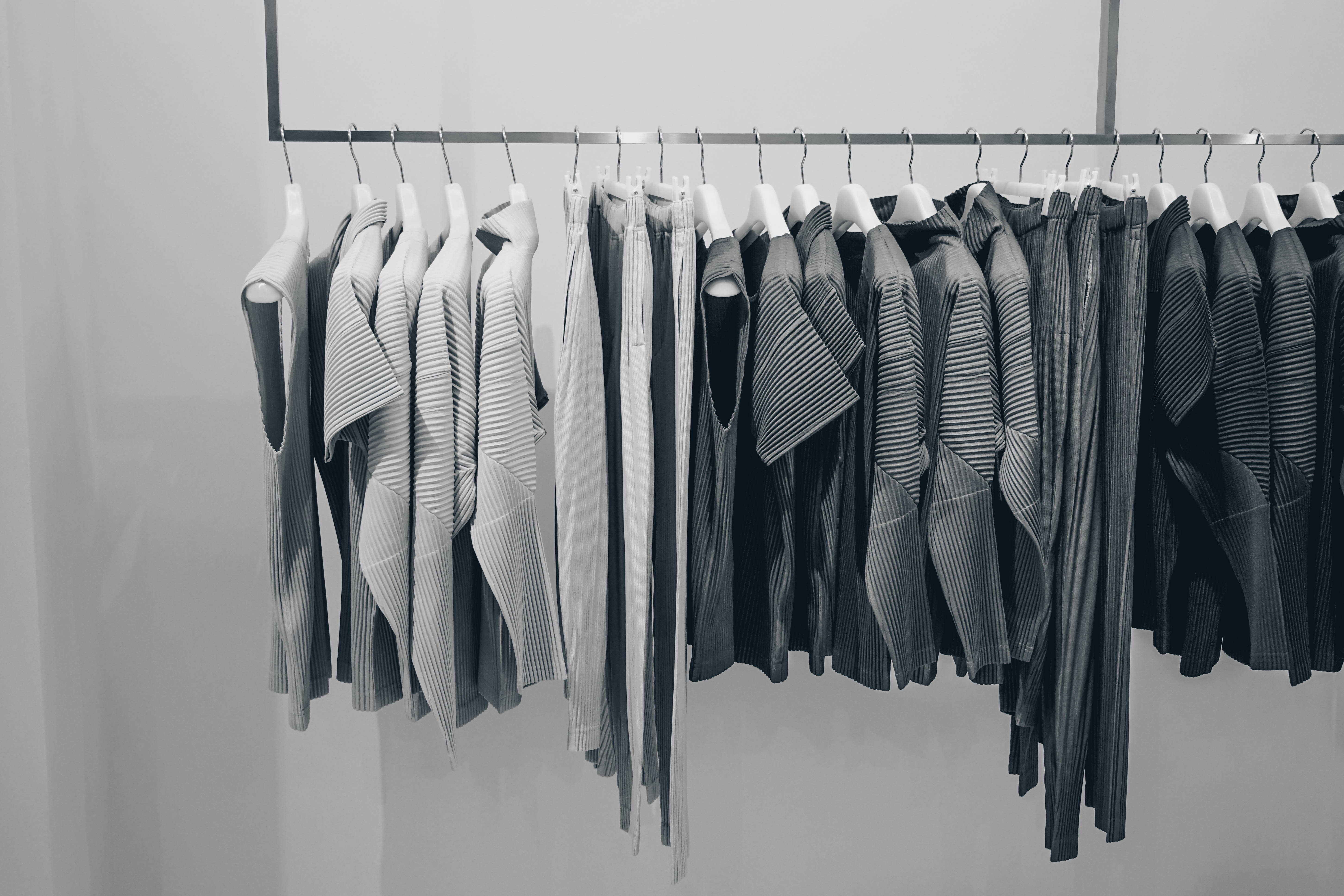 indoors, side by side, mall, indoor, drying, 5K, textile, photo, choice, in a row, variation, store, coathanger, dress, grayscale, group of objects, large group of objects, HD Wallpaper