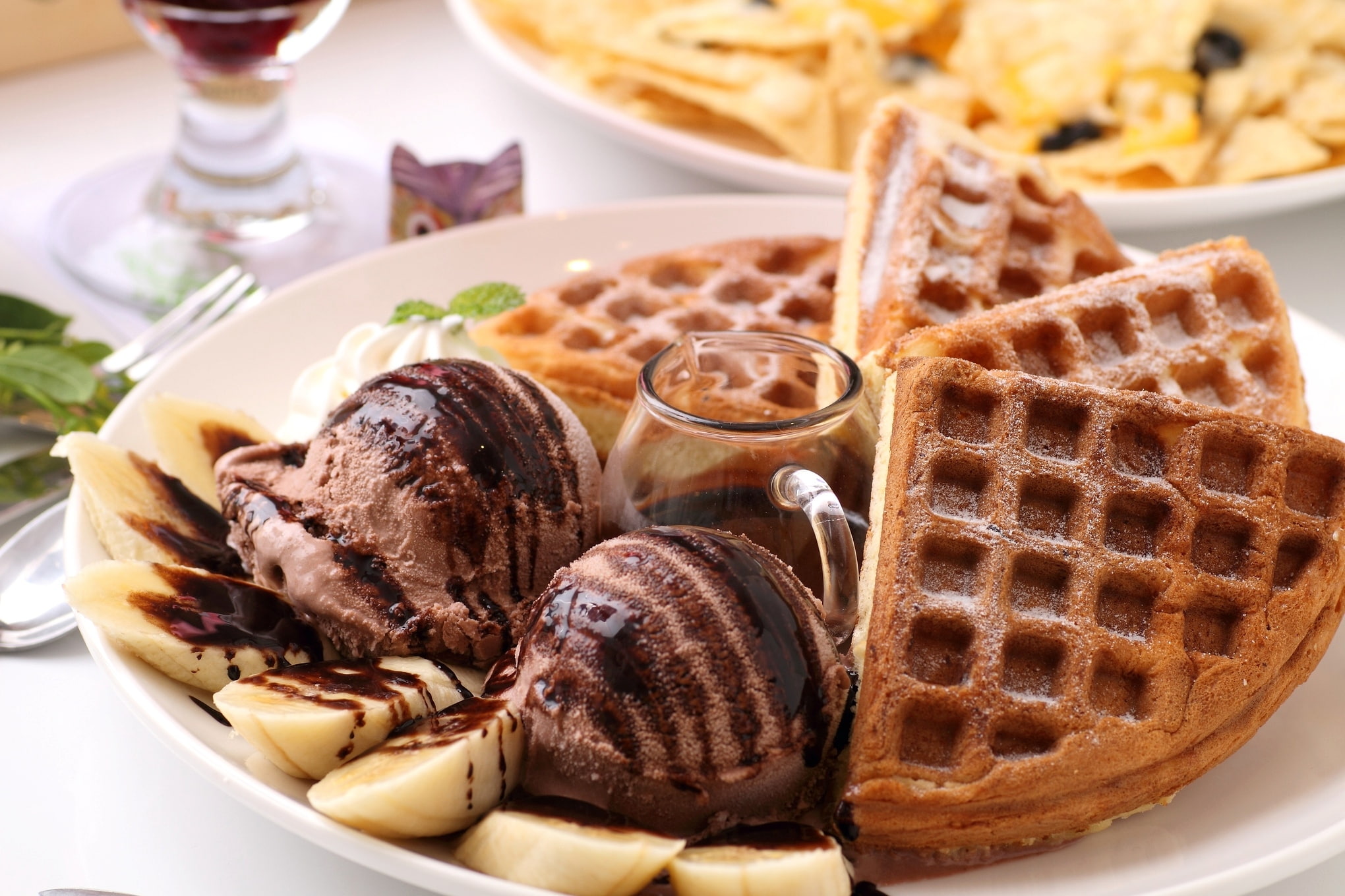 freshness, drink, table, sweet, food and drink, food, slice, meal, dinner, cakes, healthy eating, bananas, indulgence, 1080P, crockery, bread, temptation, HD Wallpaper