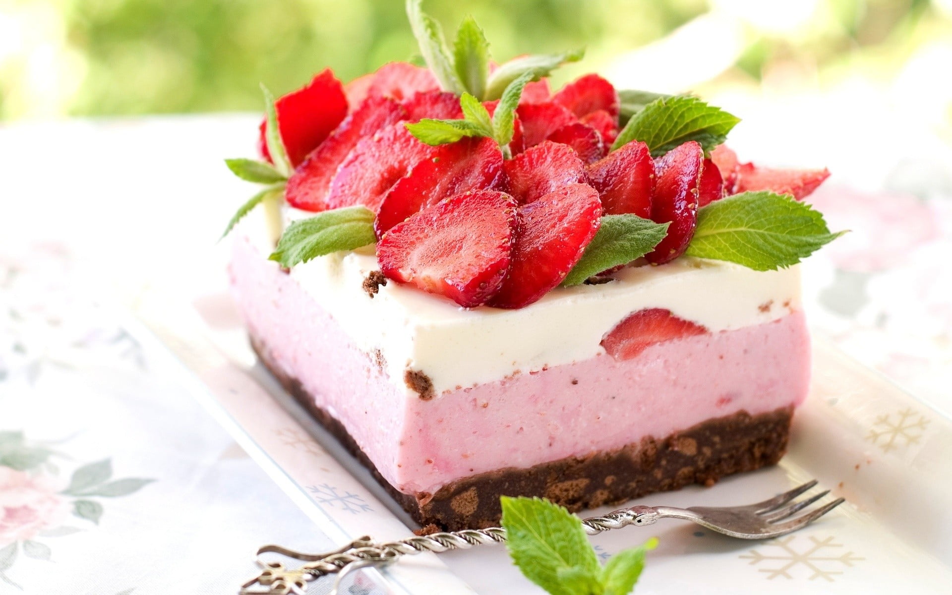 still life, food and drink, dessert, freshness, herb, mint leaf - culinary, sweet, strawberry, baked, unhealthy eating, ready-to-eat, temptation, food, HD Wallpaper