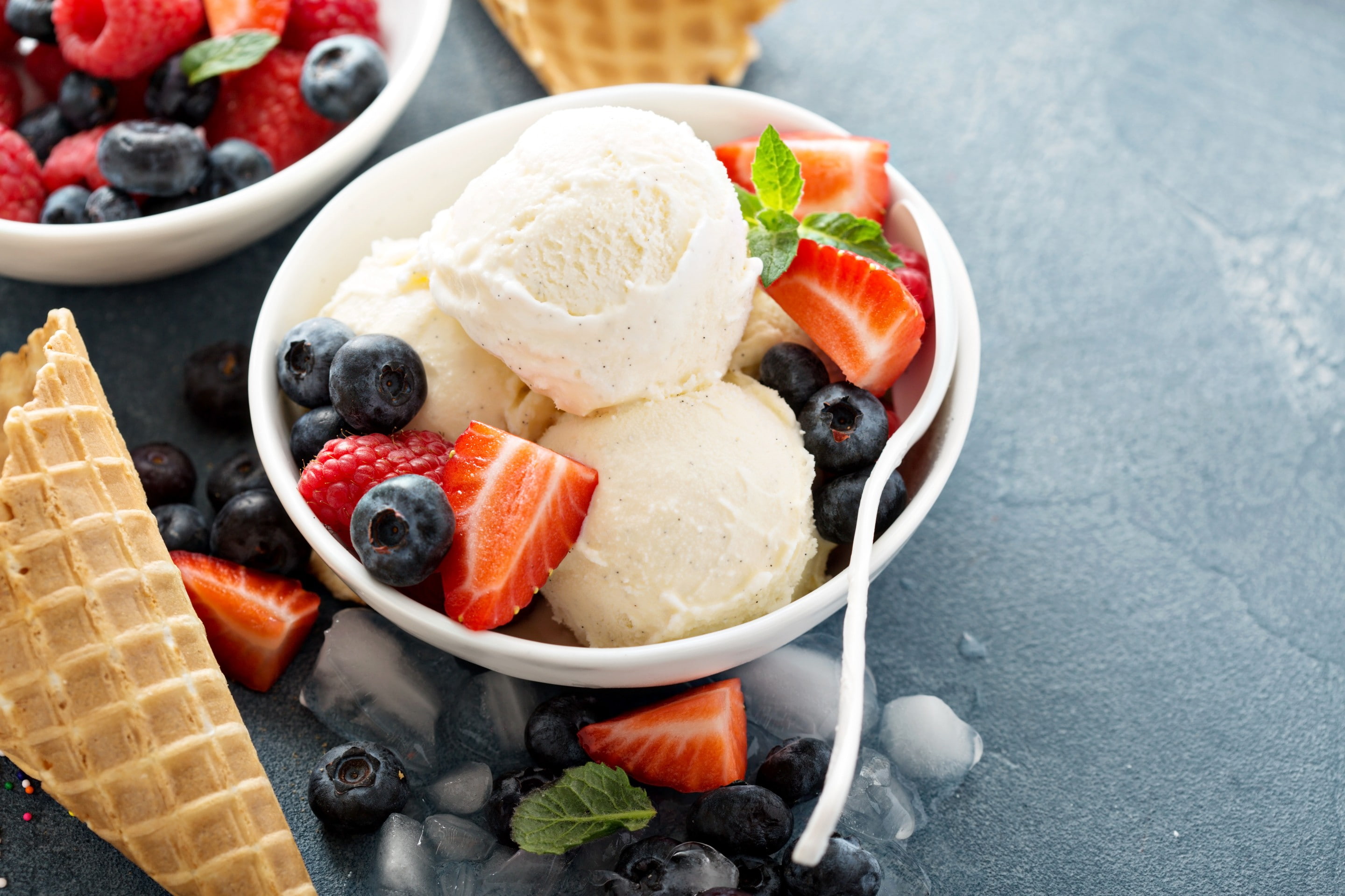 strawberries, ice cream, fruit, berries, 2K, HD Wallpaper