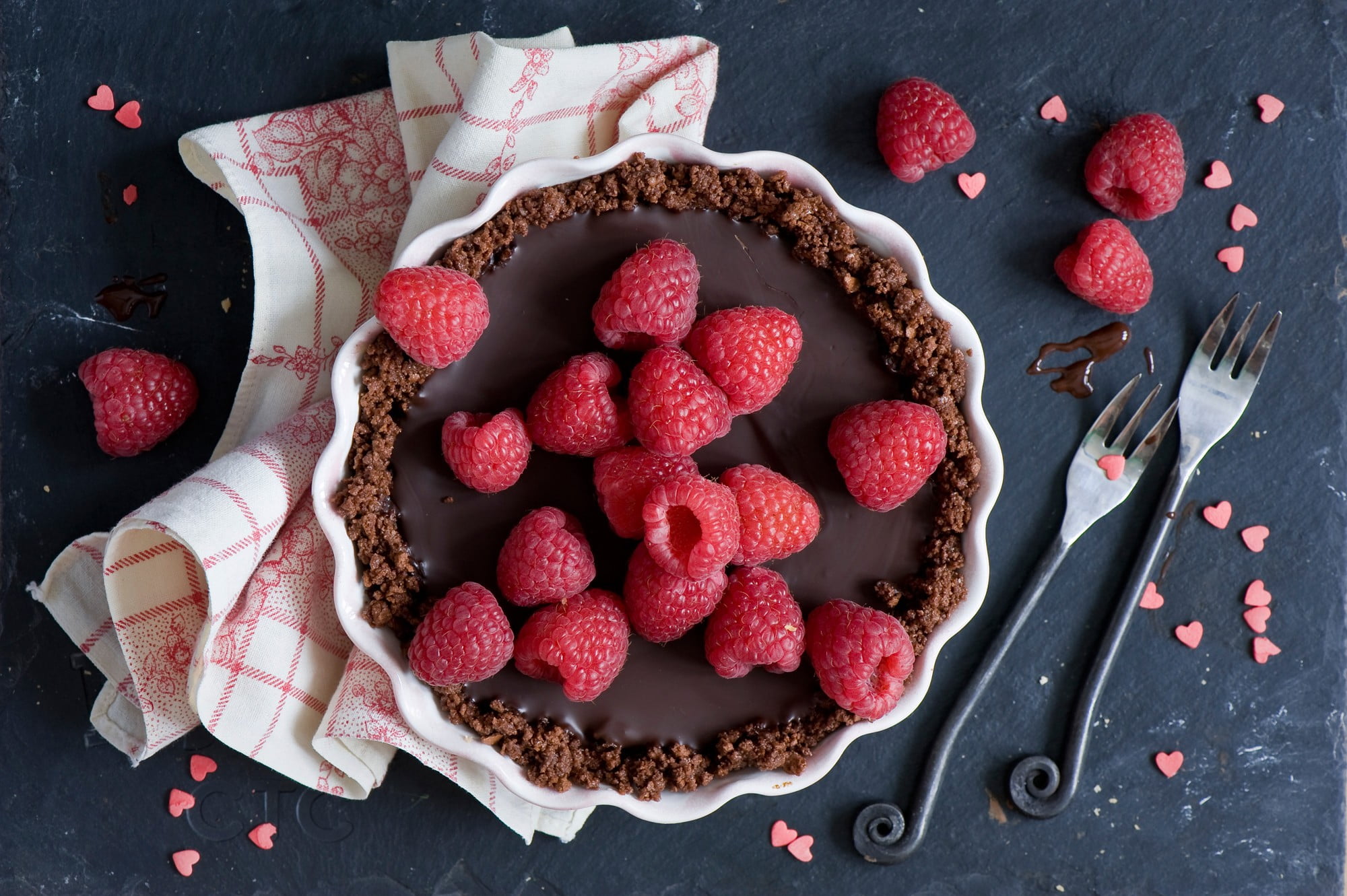 fruit, baked, berry fruit, no people, cake, 1080P, food and drink, red, healthy eating, sweet, strawberry, directly above, raspberries, dessert, floral, HD Wallpaper