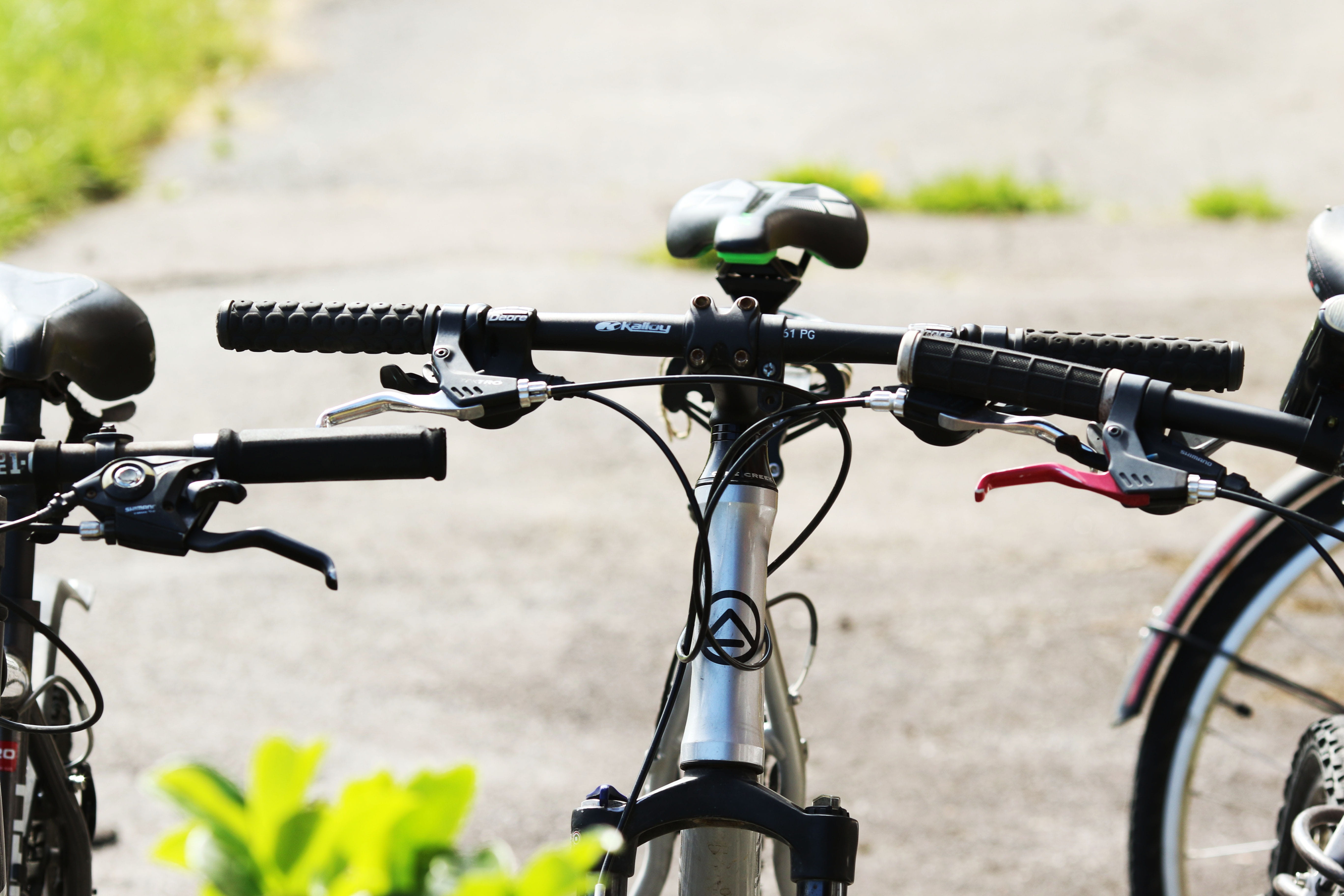 street, bike, city, outdoors, metal, 5K, transportation, handle, land vehicle, cycle, steering wheel, road, parking, day, sunlight, no people, bicycle, HD Wallpaper