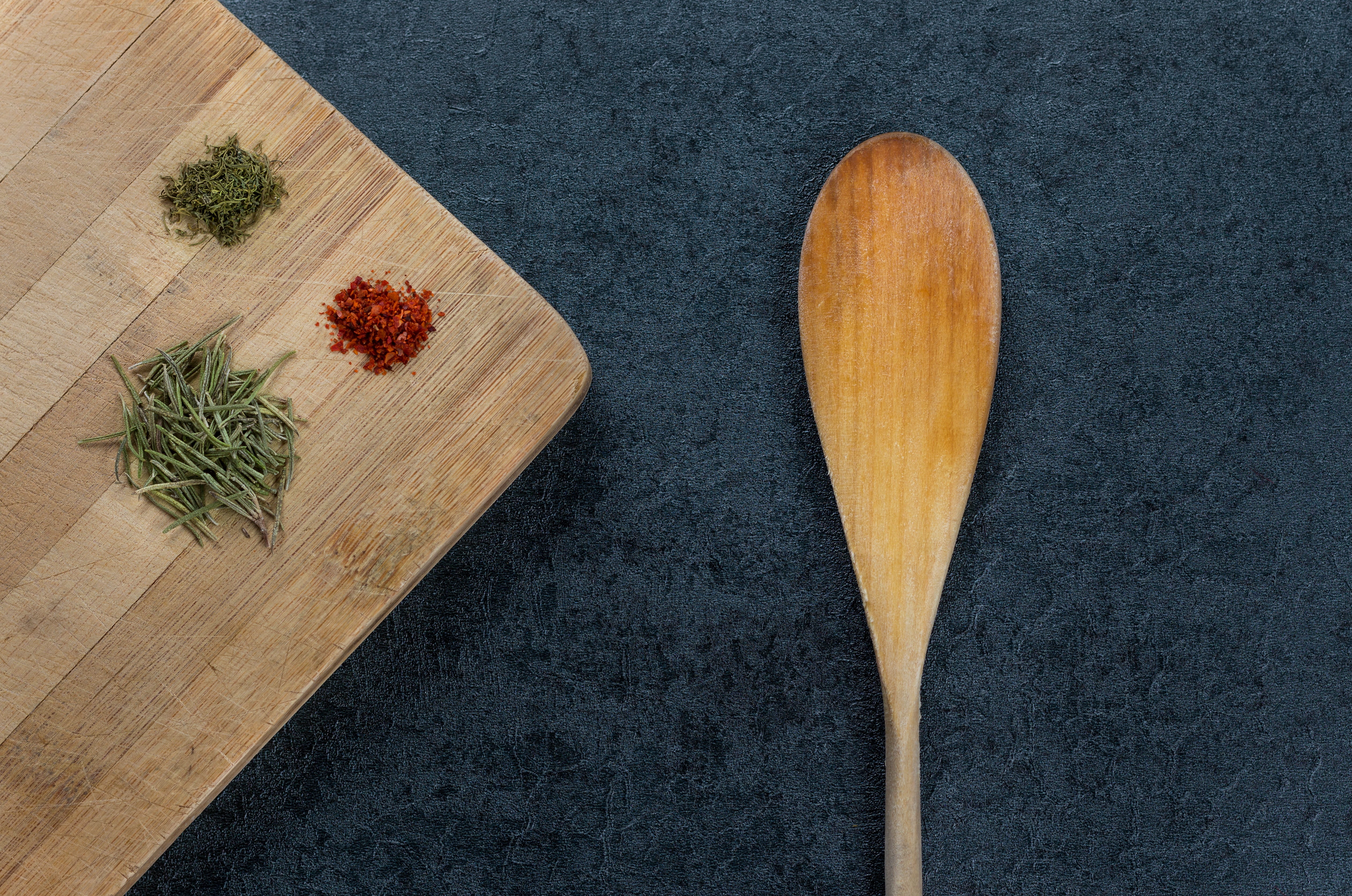 spice, red pepper, still life, studio shot, board, fibre, spoon, Boards, Chopping Board, health, wood - material, tree, kitchen, no people, plant, directly above, HD Wallpaper