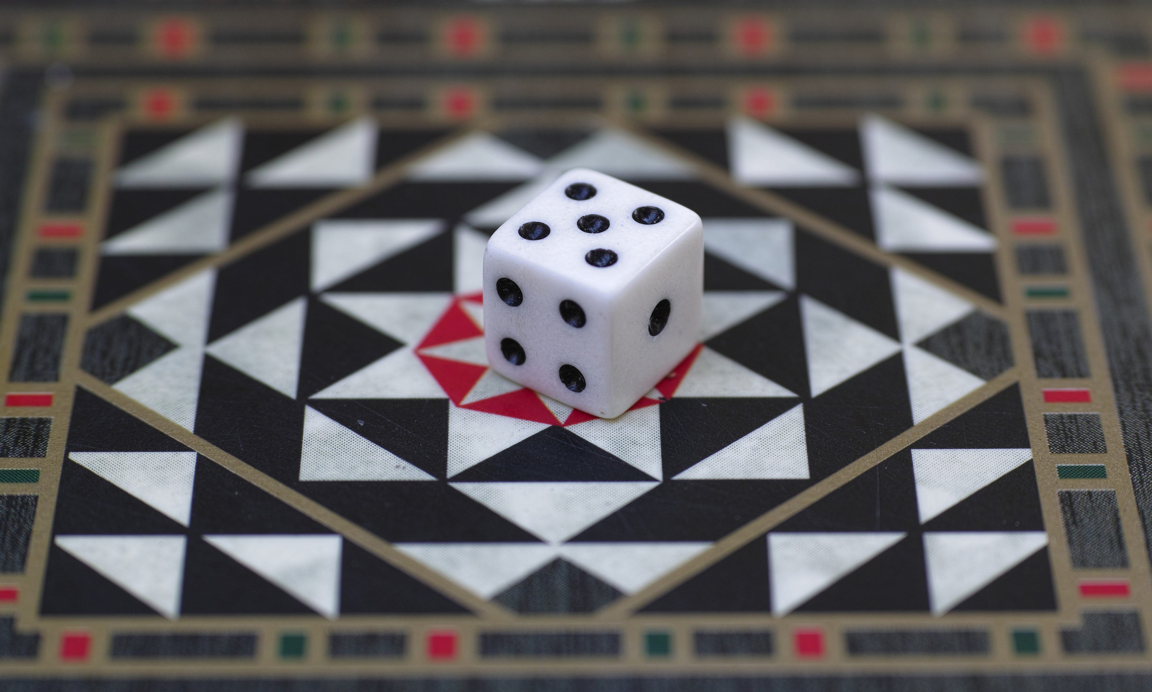 no people, texture, chess board, dice, close-up, Number, perspective, board game, wood-fibre boards, detail, pointed, chess, board, leisure activity, competition, HD Wallpaper