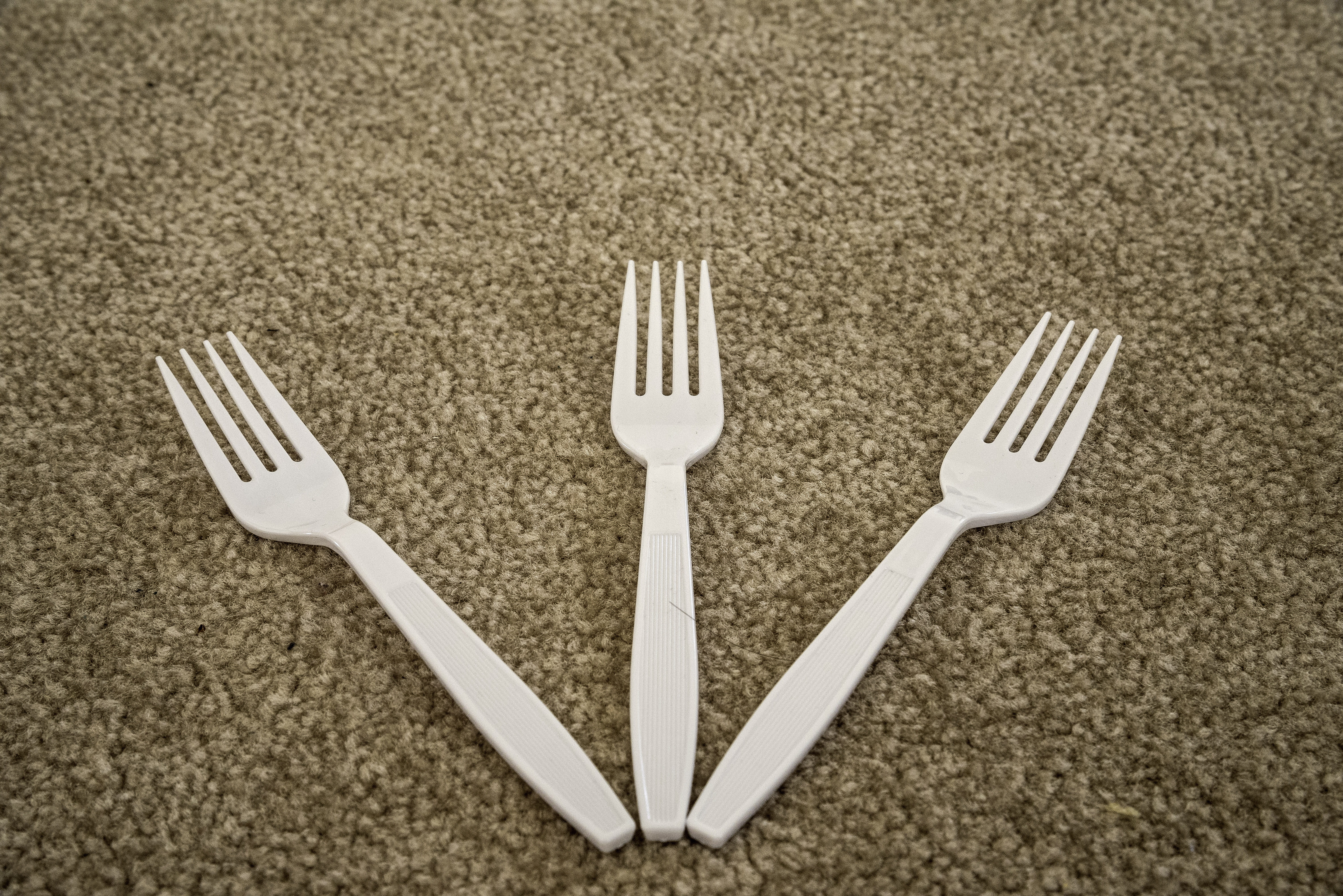 table, photos, dining, dinner, eating utensil, indoors, three, menu, in a row, Three Forks, studio shot, kitchen Utensil, outdoors, utensils, simplicity, HD Wallpaper