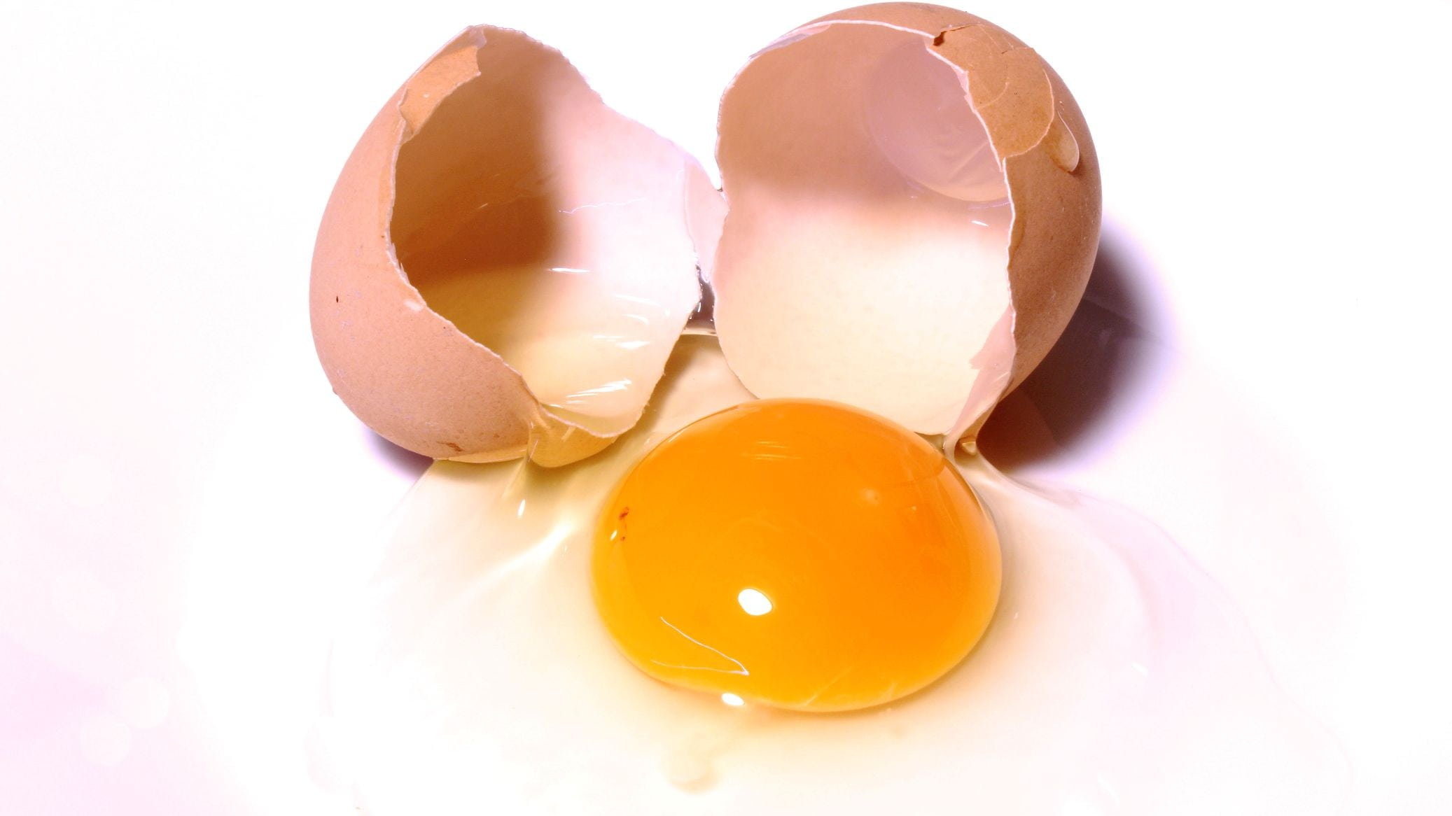 no people, cut out, kitchen, animal egg, eggshell, freshness, breakfast, 1080P, yellow, food and drink, healthy eating, breaking, cooking, studio shot, HD Wallpaper