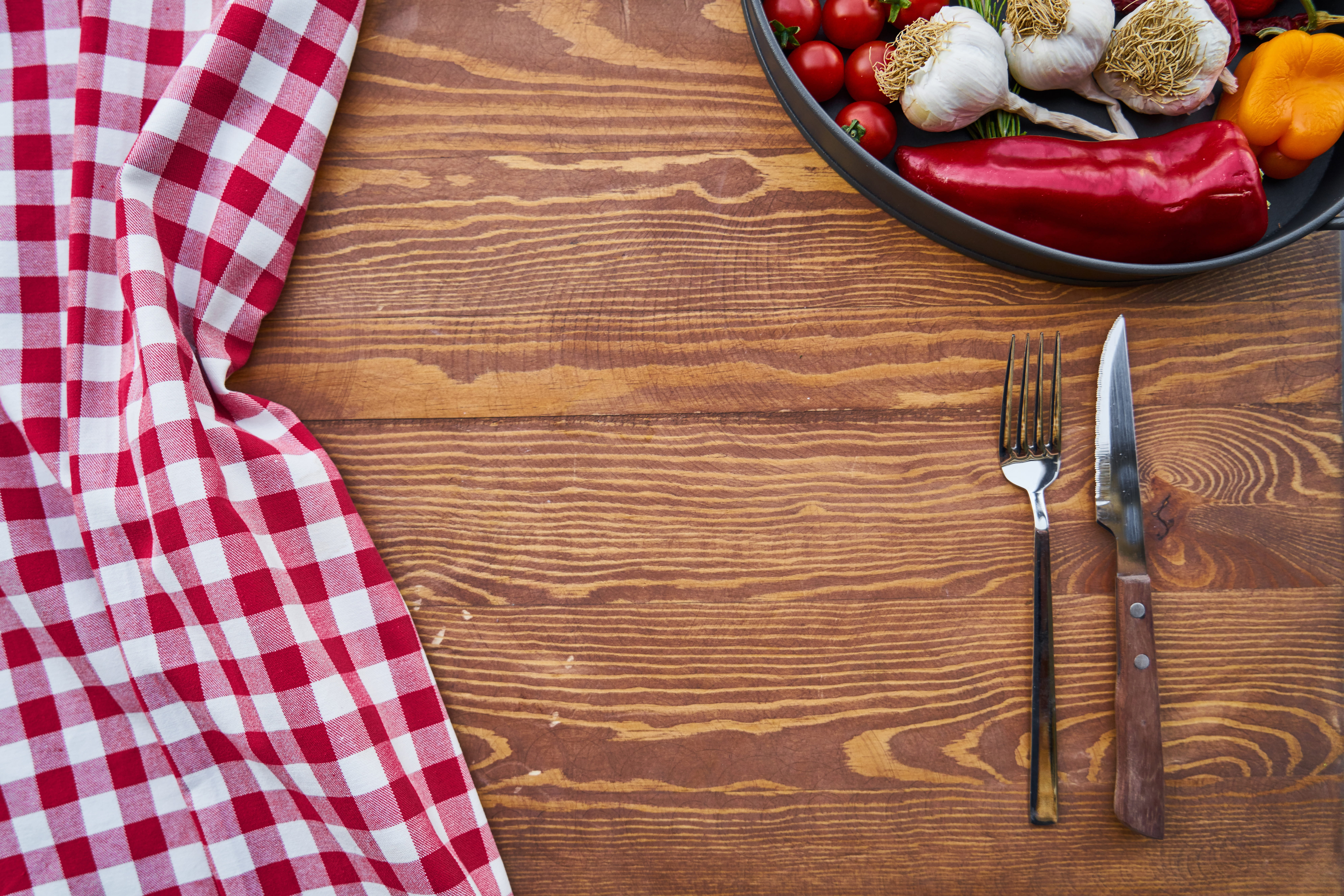 delicious, high angle view, tablecloth, vegan, freshness, no people, beautiful, vegetarian, green, garlic, nutrition, household equipment, pepper, food, HD Wallpaper