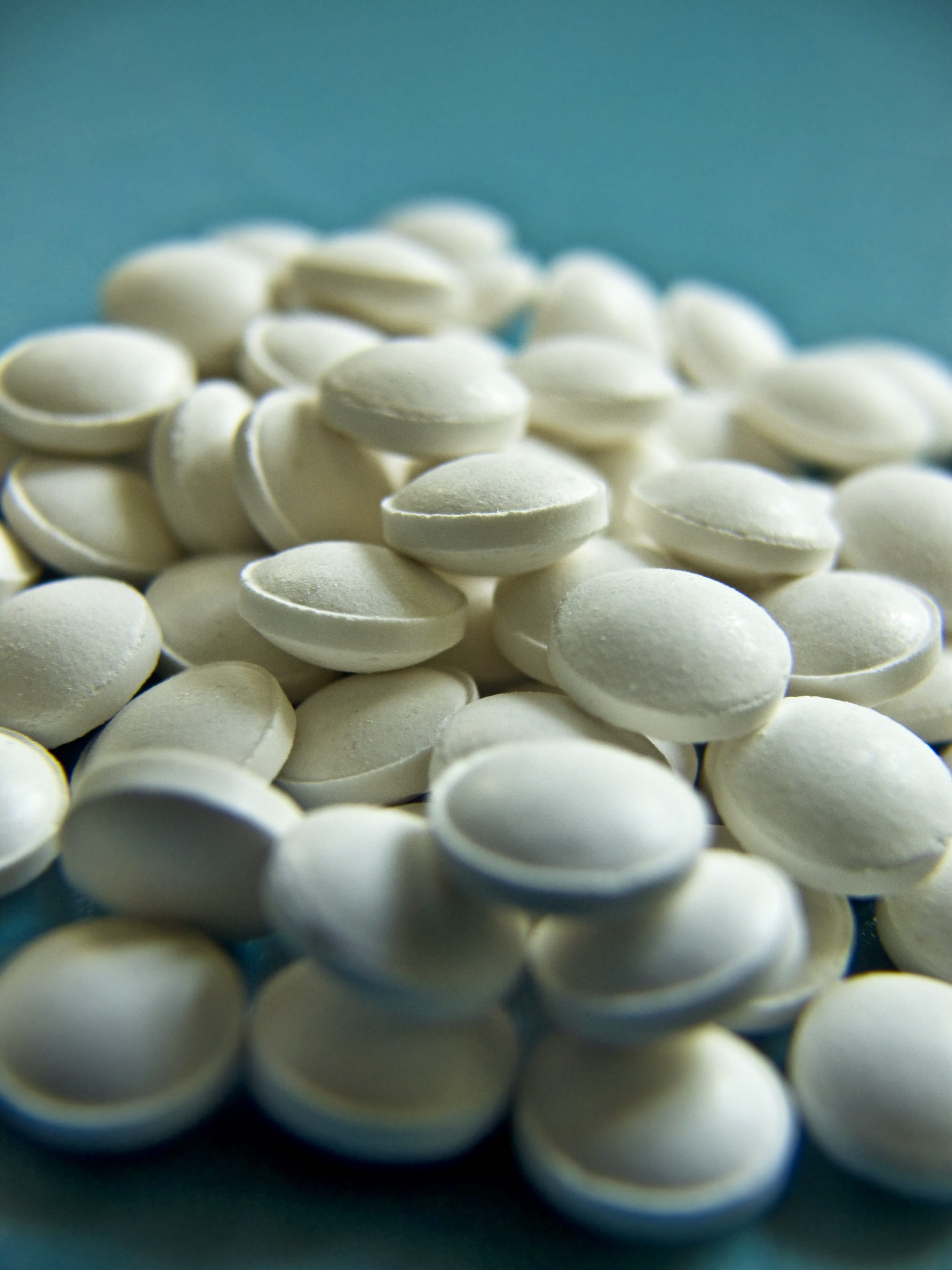 antibiotic, Medical, cure, healthcare, Medicine, dose, indoors, food, studio shot, food and drink, close-up, selective focus, abundance, no People, tablet, Phone HD Wallpaper