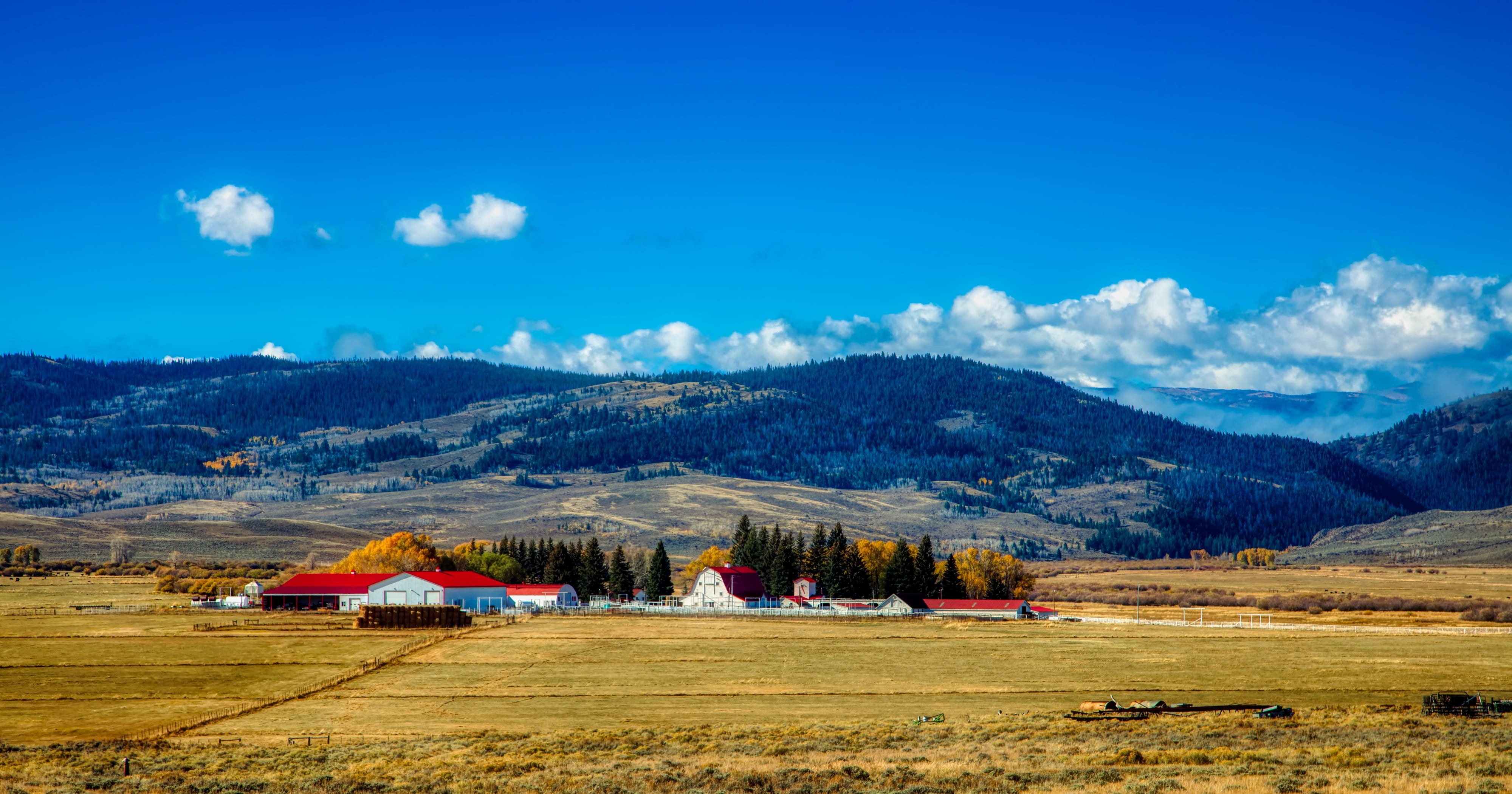 landscape, tranquil scene, 4K, travel destinations, panorama, mountains, house, rural, meadow, pastoral, architecture, cloud - sky, plant, outdoors, fall, HD Wallpaper