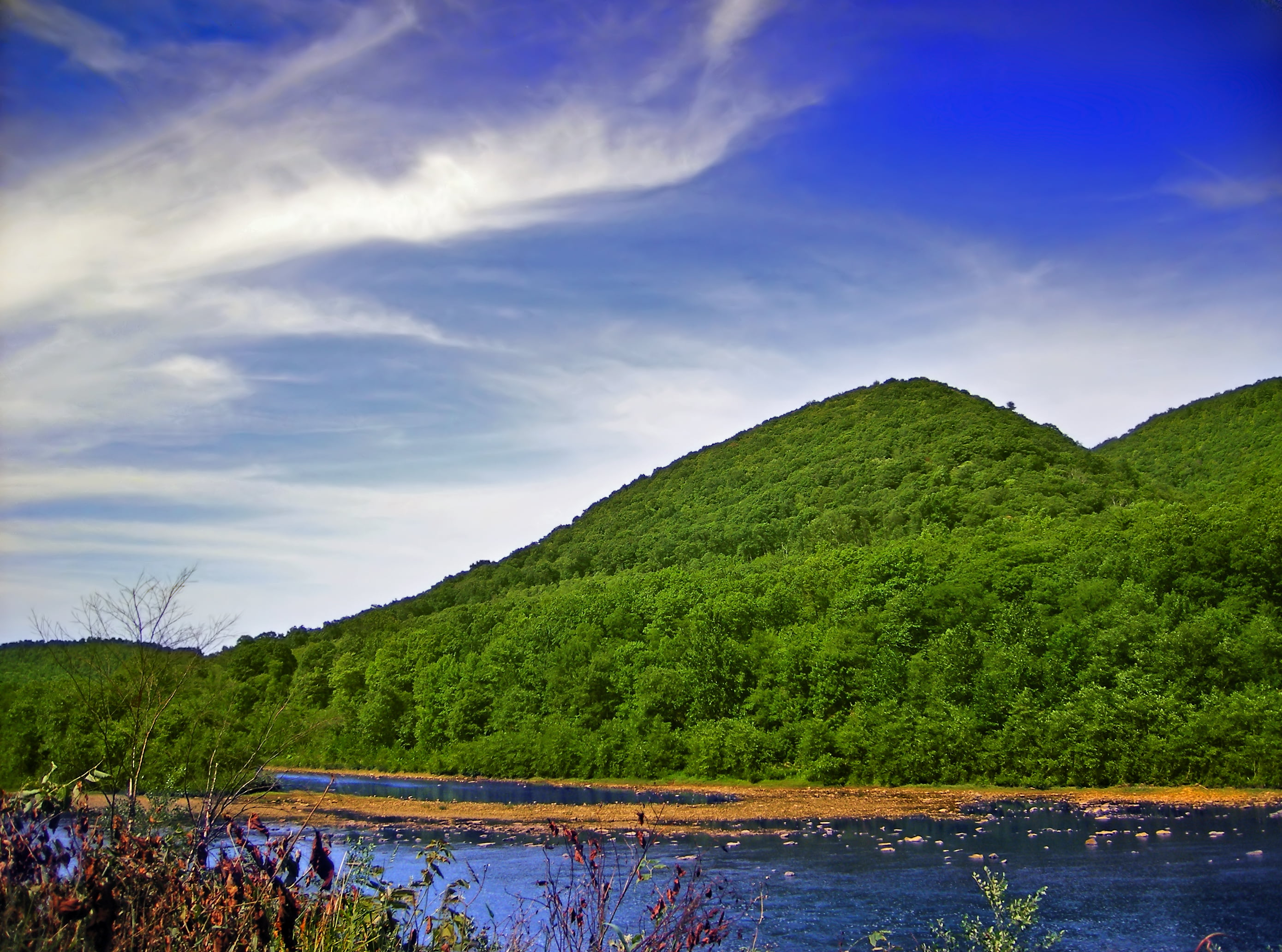 Conical, cirrus, Wilds, green, sky, Allegheny Plateau, Lycoming County, lake, Pennsylvania, landscape, body, 2K, beside, blue, scenics, North America, HD Wallpaper