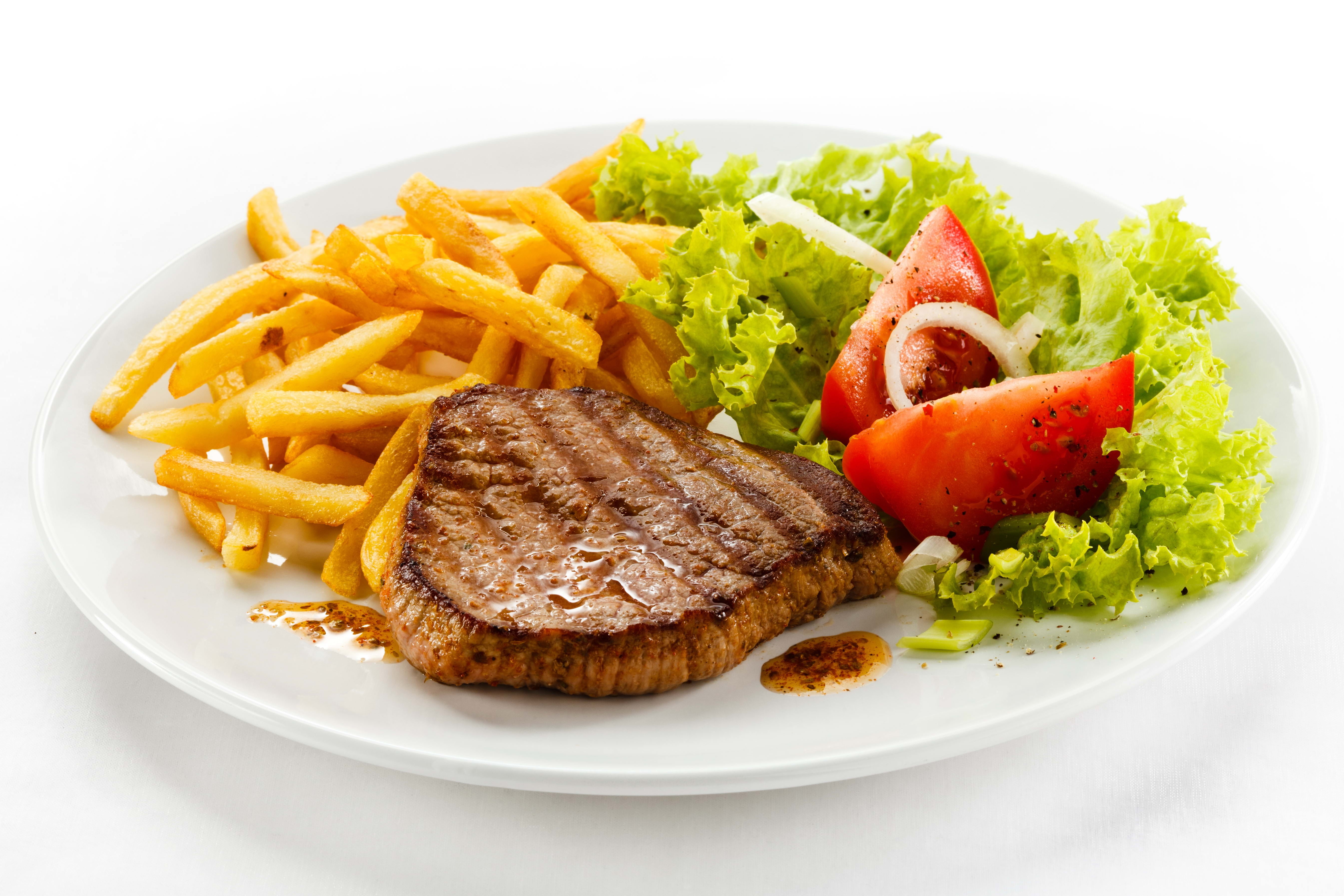 no People, tomatoes, slice, barbecue, take out food, sandwich, plate, food, snack, restaurant, cooked, 5K, fast food, close-up, onion, crockery, meal, HD Wallpaper