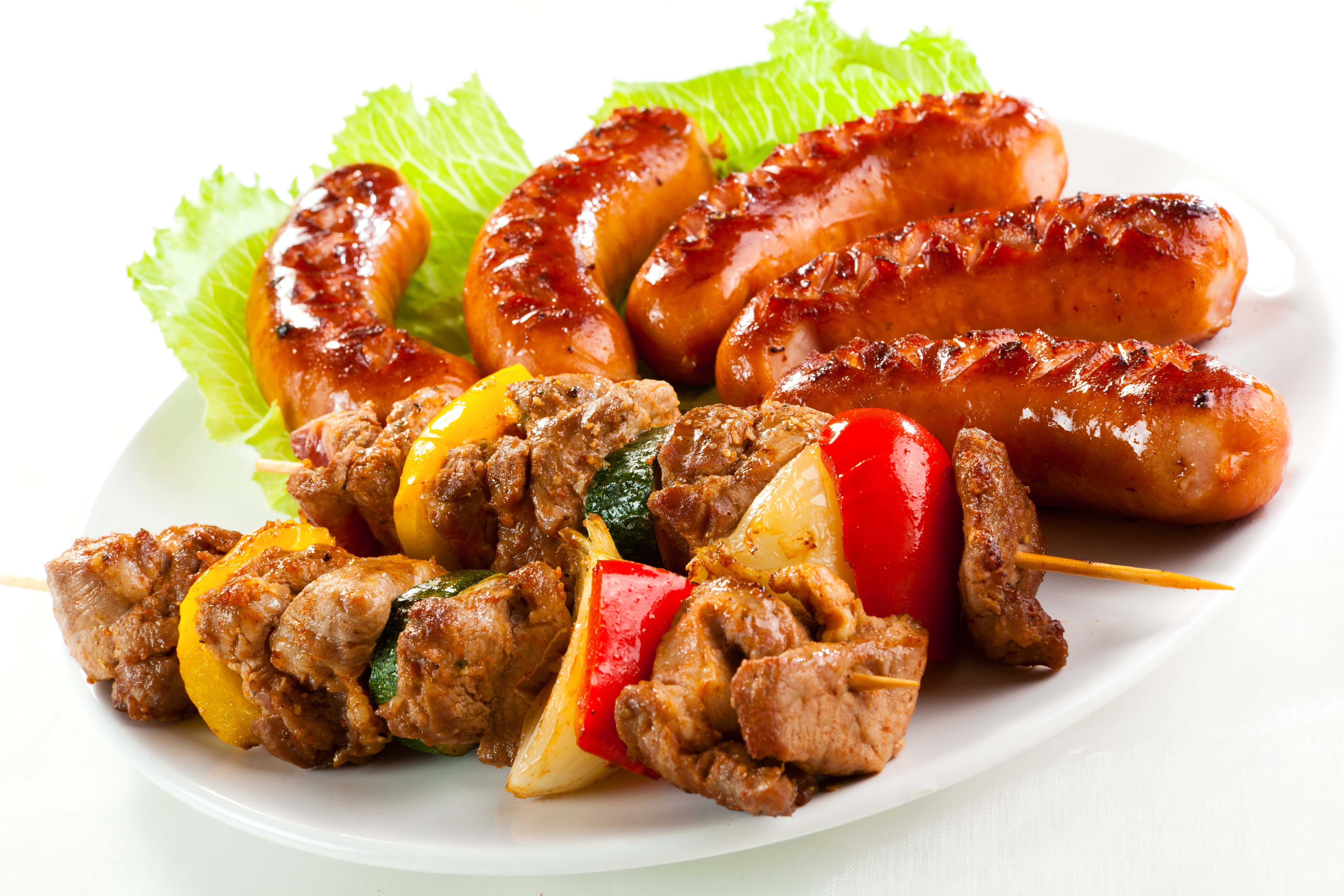 dinner, ready-to-eat, savory Sauce, red, white background, food, still life, steak, vegetable, skewer, onion, beef, refreshment, chicken Wing, pub food, HD Wallpaper