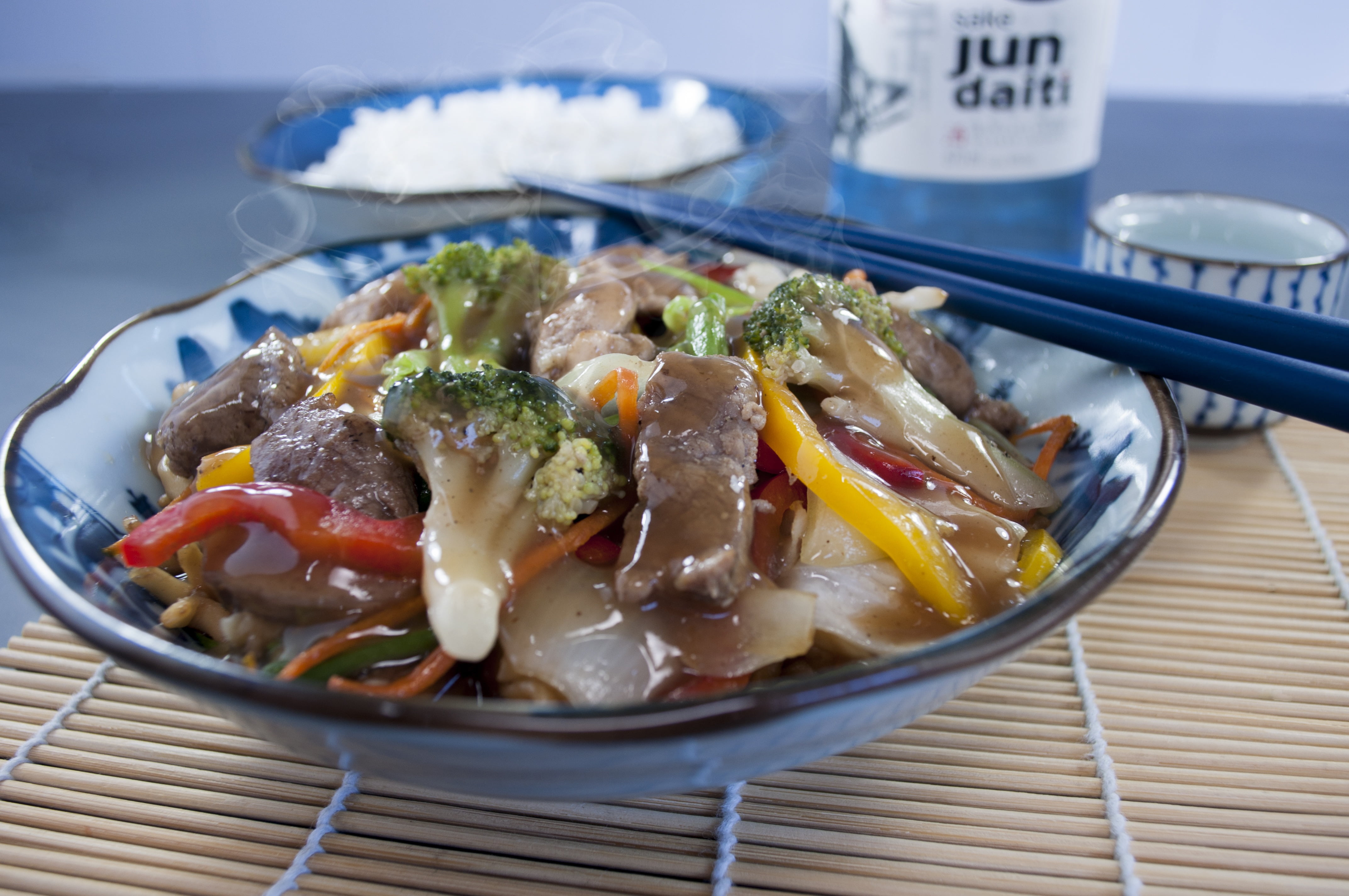 plate, food and drink, pork, cooking, fried, asian food, stir-Fried, bowl, heat - Temperature, focus on foreground, onion, indoors, cooked, freshness, chopsticks, HD Wallpaper