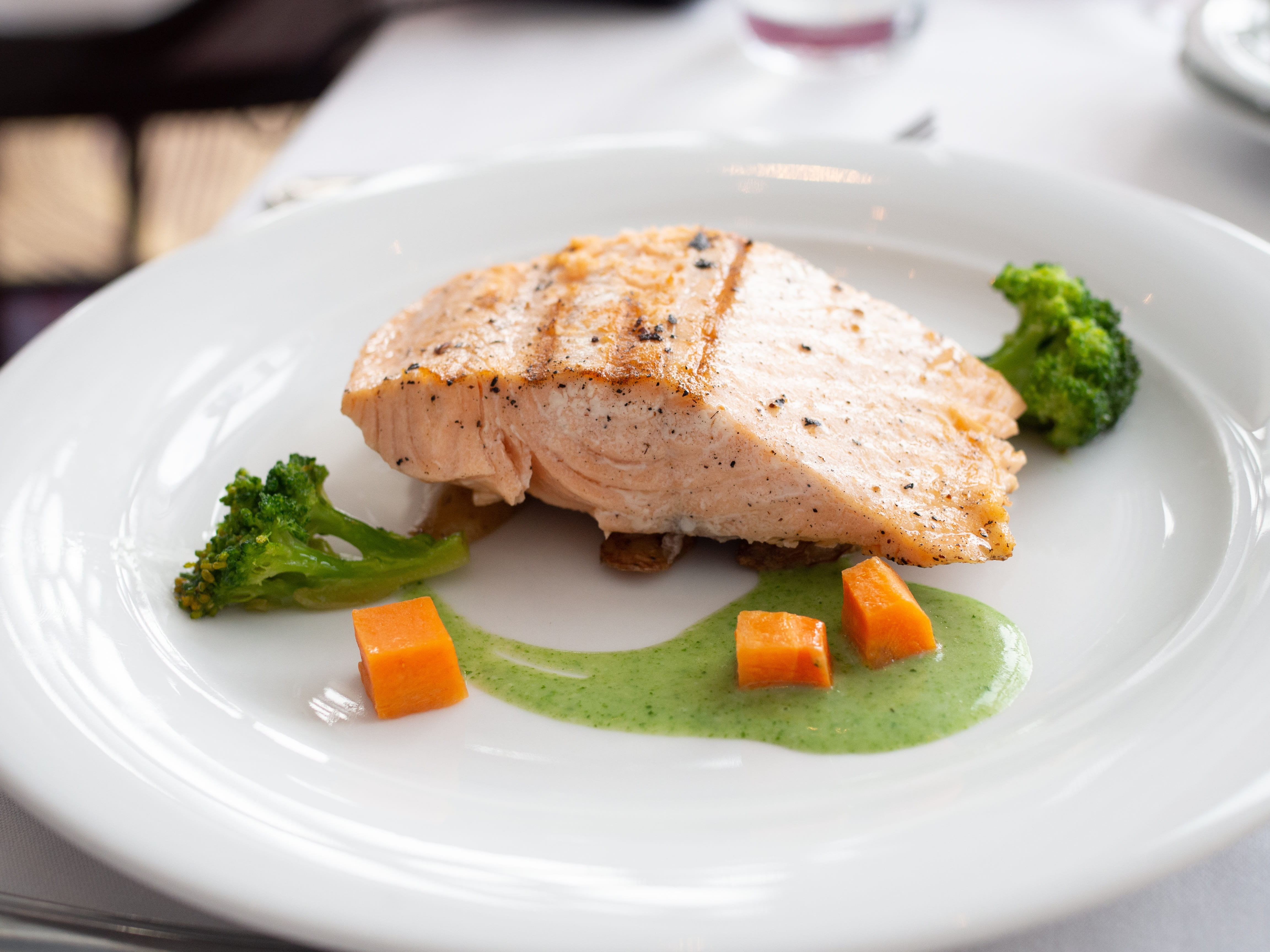 bread, restaurant, food and drink, dining, salmon, freshness, fruit, serving size, seafood, meal, table, dish, delicious, wellbeing, cuisine, 4K, ready-to-eat, HD Wallpaper