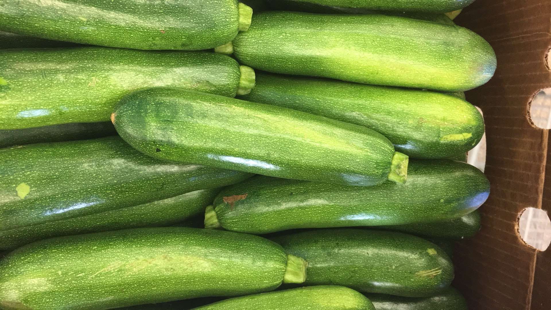 vegetable, high angle view, market, wellbeing, food and drink, directly above, freshness, still life, zucchini, carolina zucchini, green color, cucumber, HD Wallpaper