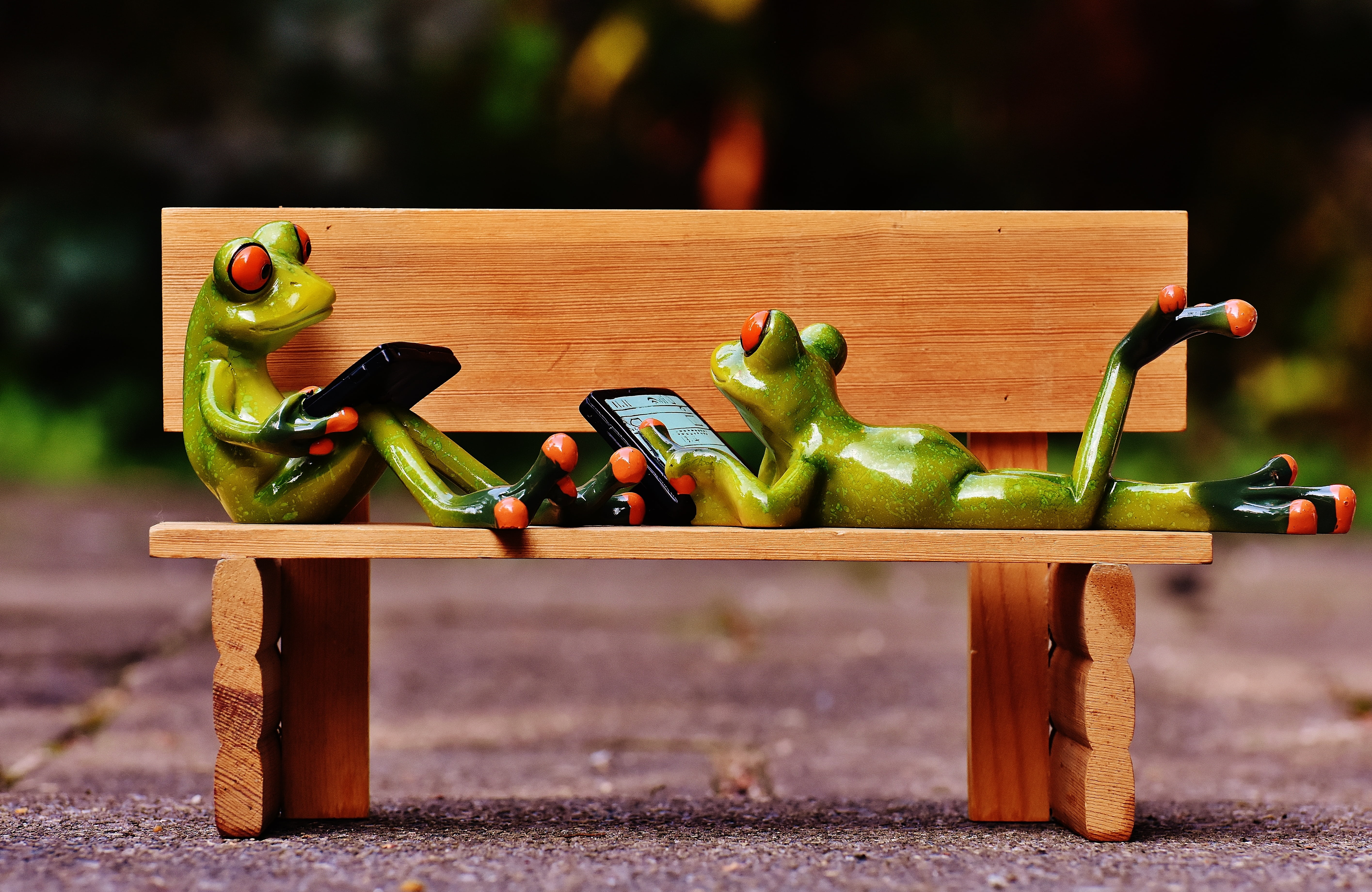 animal, bank, variation, funny, zucchini, smartphone, holding, figure, no people, bell pepper, table, green, two, healthy eating, animal world, green Color, HD Wallpaper