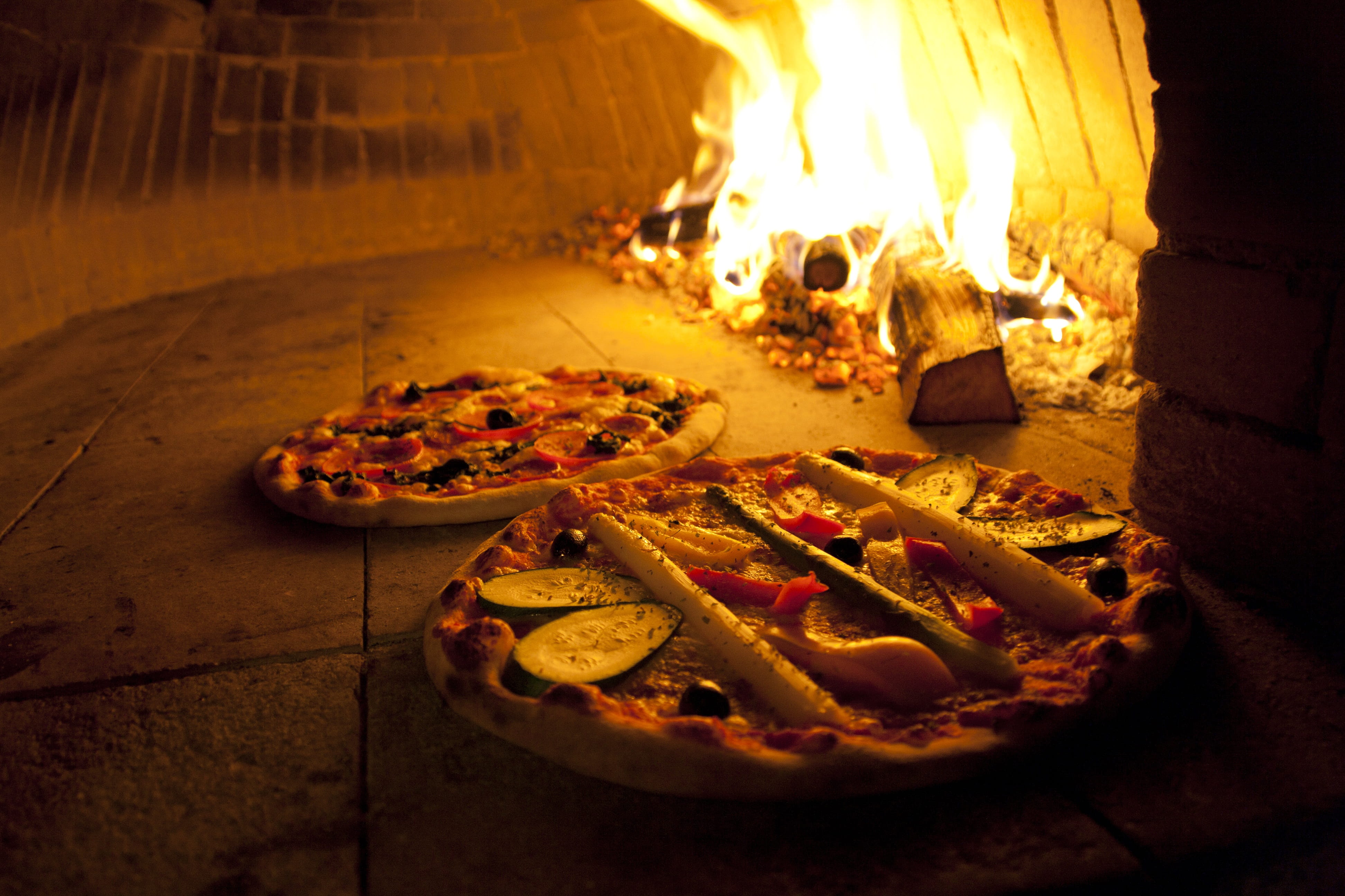 barbecue, glowing, 4K, oven, freshness, business, indoors, dough, eat, delicious, food, ready-to-eat, heat, wood, restaurant, food and drink, salami, no people, HD Wallpaper