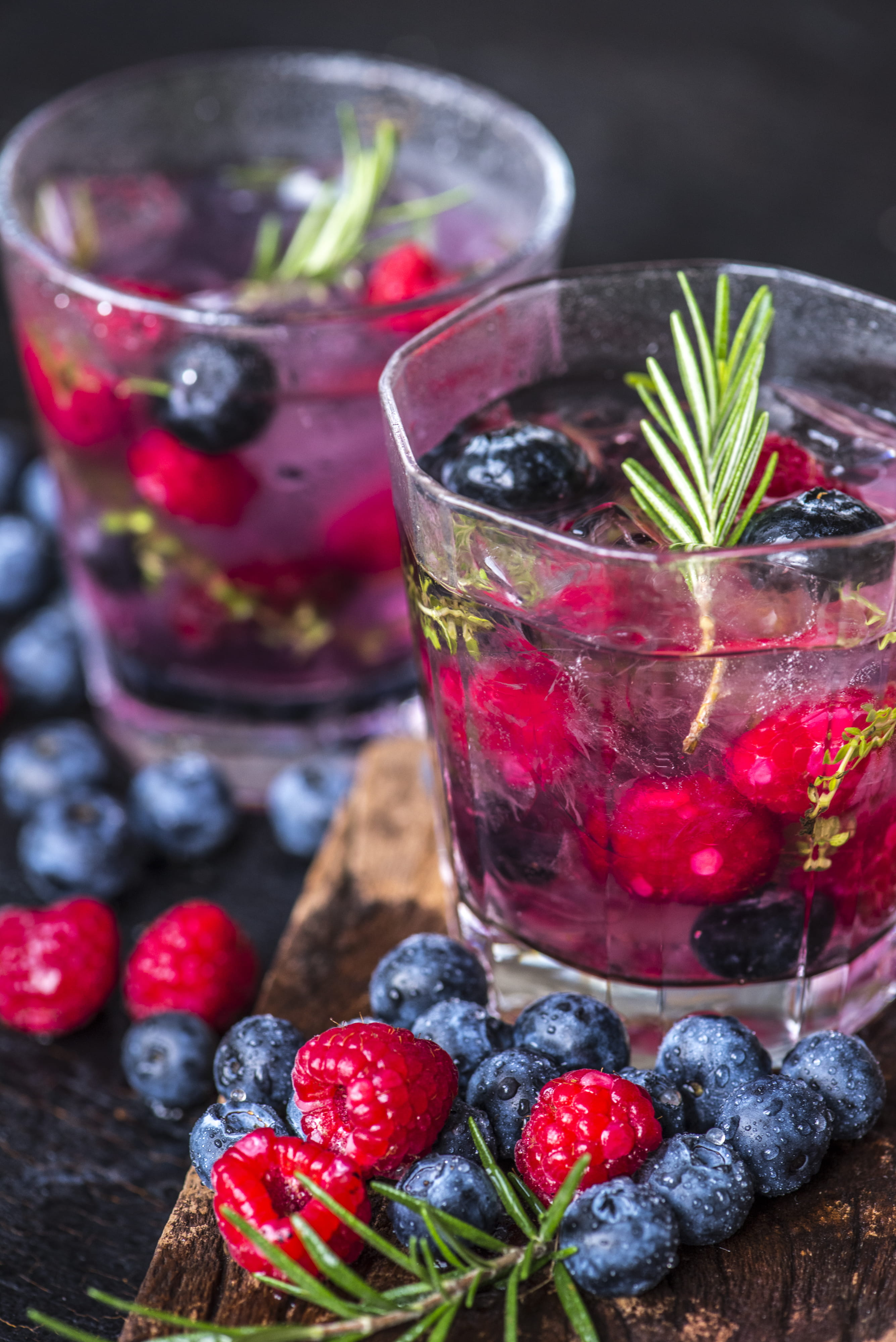 hydrated, ingredients, healthcare, table, food and drink, glass, 4K, focus on foreground, food, drinking, herb, healthy, drinking glass, transparent, fruit flavored water, Phone HD Wallpaper