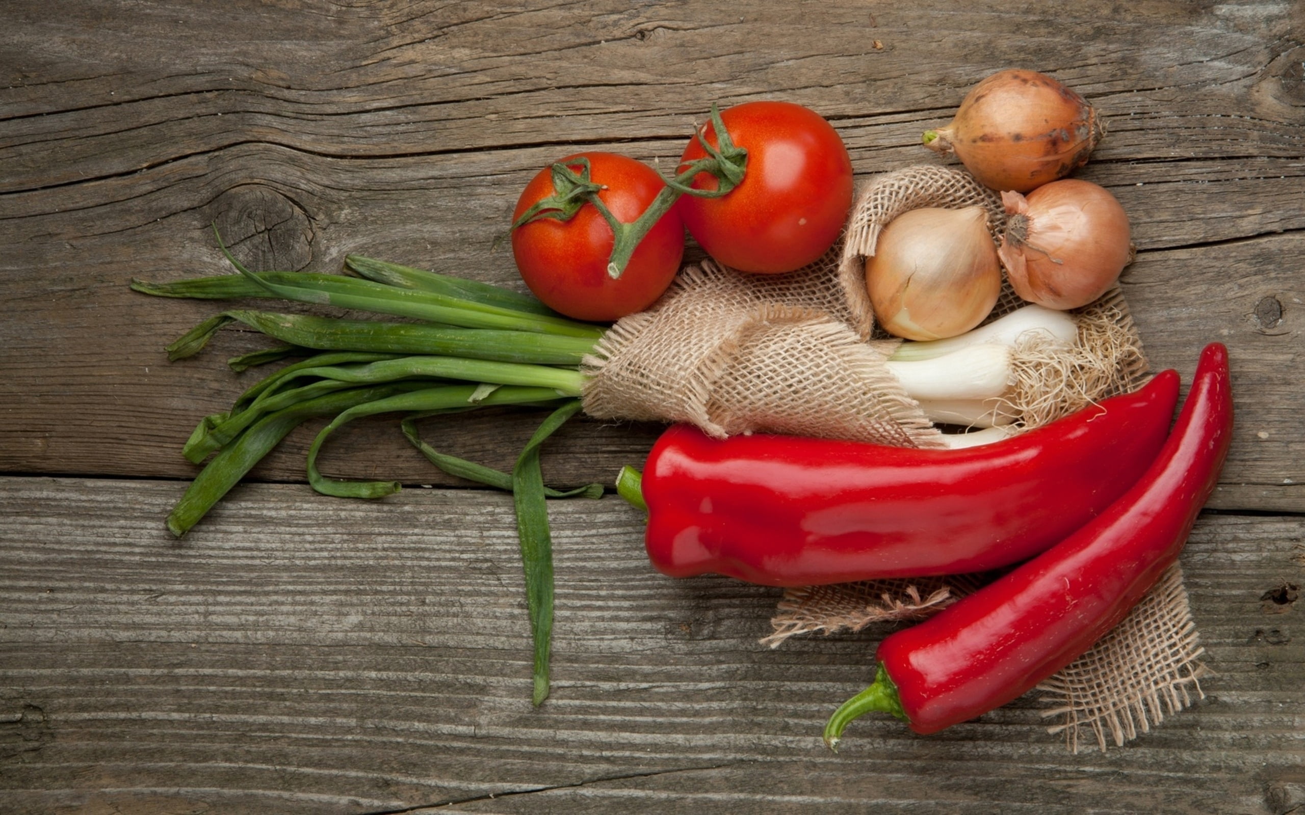 ripe, group of Objects, pepper - Seasoning, green Color, agriculture, rustic, close-up, pepper - Vegetable, dieting, ingredient, healthy Lifestyle, red chili pepper, HD Wallpaper