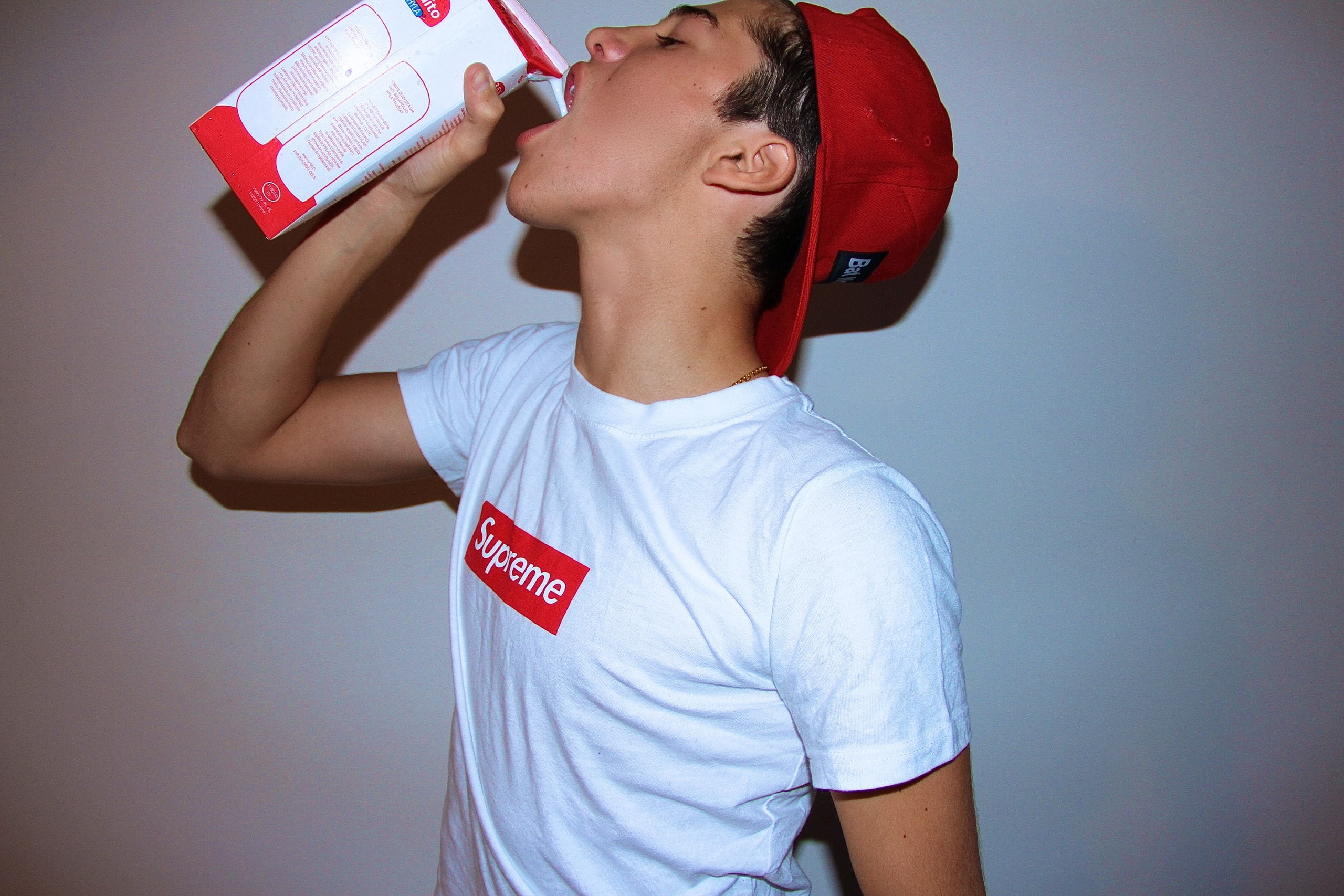 supreme, drink, crew, neck, young Adult, technology, communication, adult, people, teenage boys, s, 2K, casual clothing, model, leisure activity, standing, HD Wallpaper
