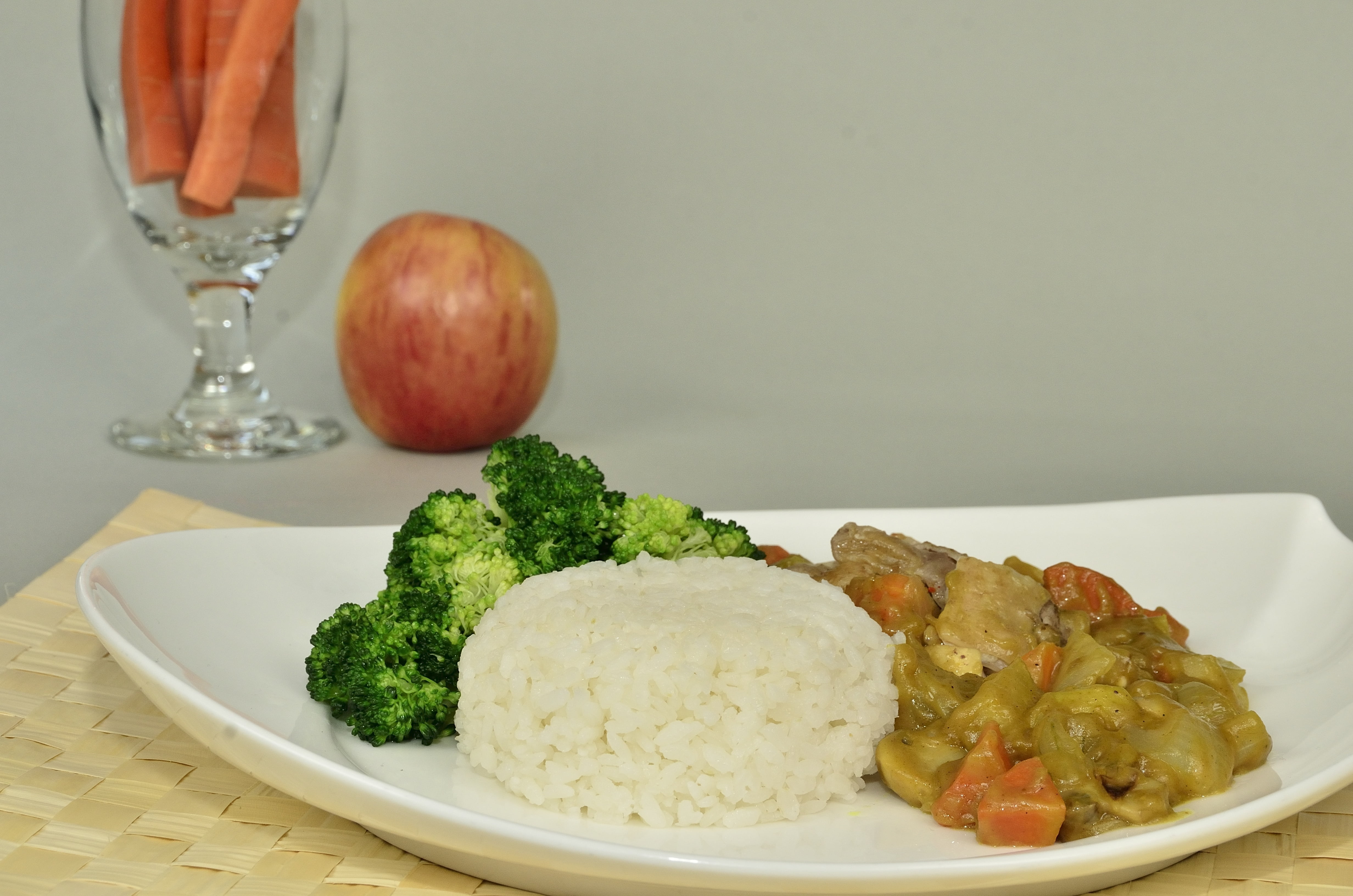 close-up, curry beach hotel, fruit, freshness, broccoli, meal, wellbeing, meat, food and drink, 4K, cauliflower, when the vegetables, table, healthy eating, HD Wallpaper