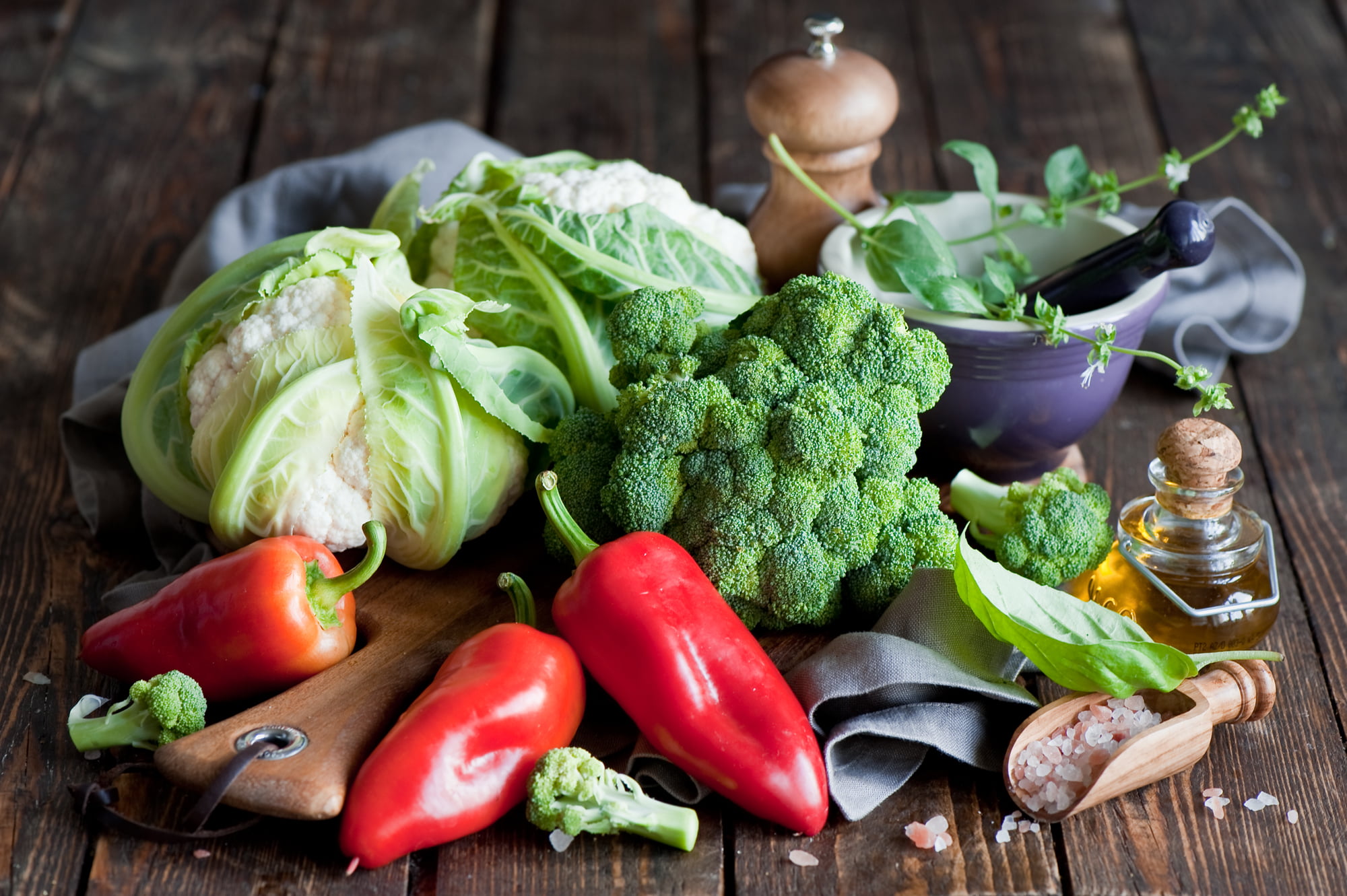 ceramic, cutting board, vegetable, wood - material, cauliflower, food, ingredient, pepper, raw food, pestle, still life, spice, vegetables, wellbeing, freshness, HD Wallpaper