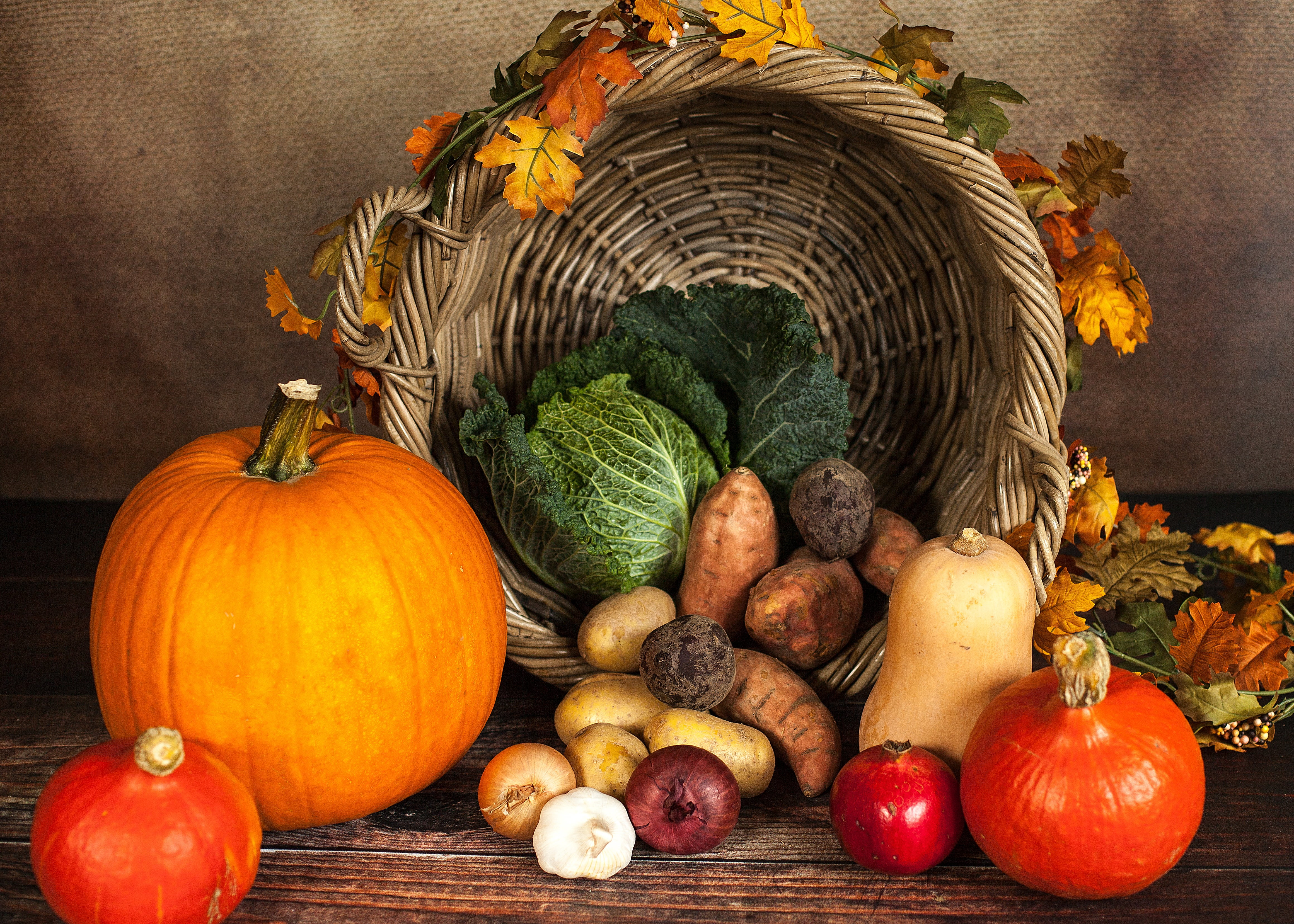 thanksgiving, halloween, onion, no people, variety, beetroot, fruit, gourd, orange color, october, vegetable, autumn, background, eat, plant, vegan, basket, HD Wallpaper