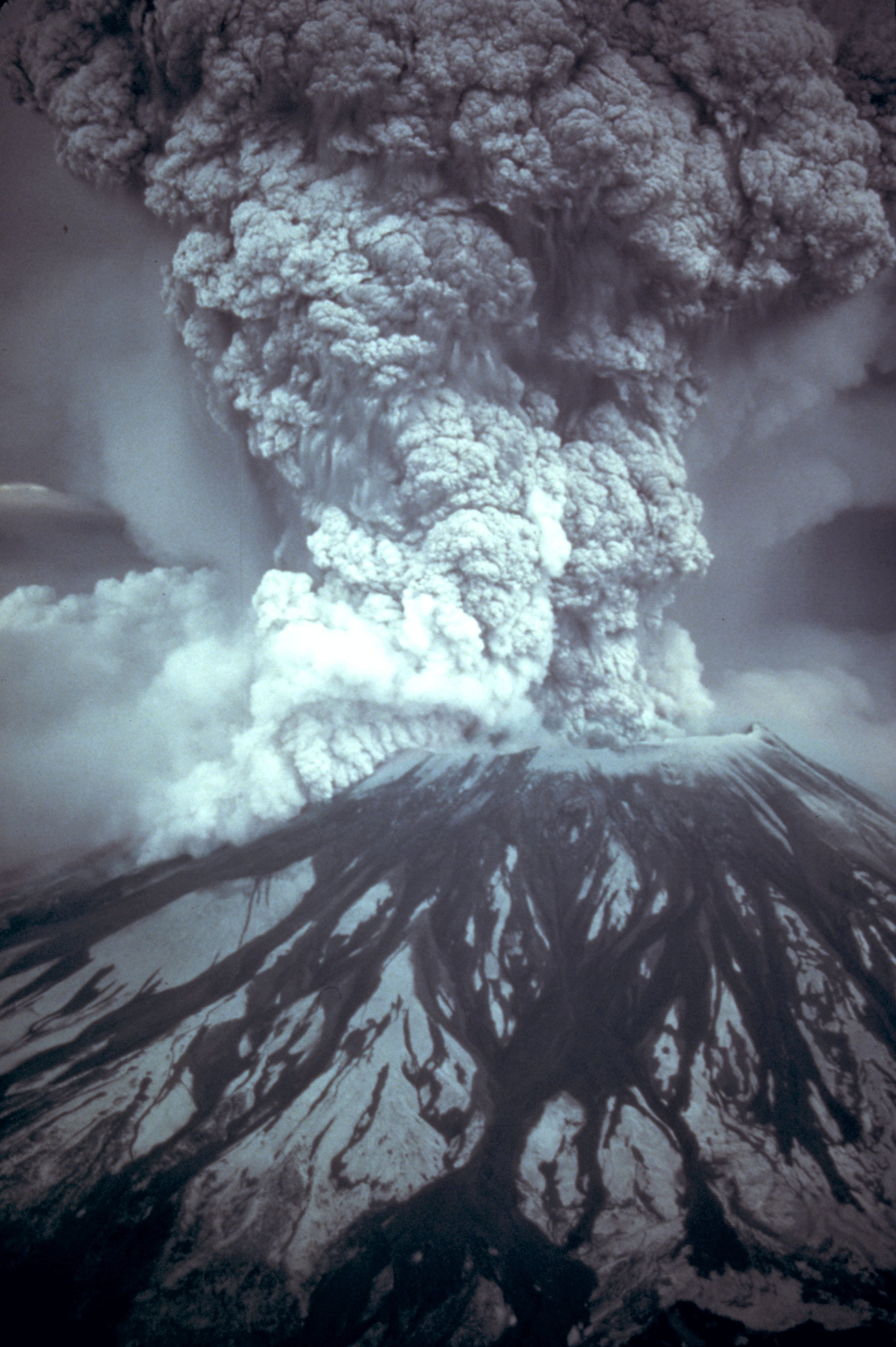 active stratovulkan, non-urban scene, mount st helens, smoke - physical structure, explosion, lava, environment, land, johnston ridge, physical geography, Phone HD Wallpaper