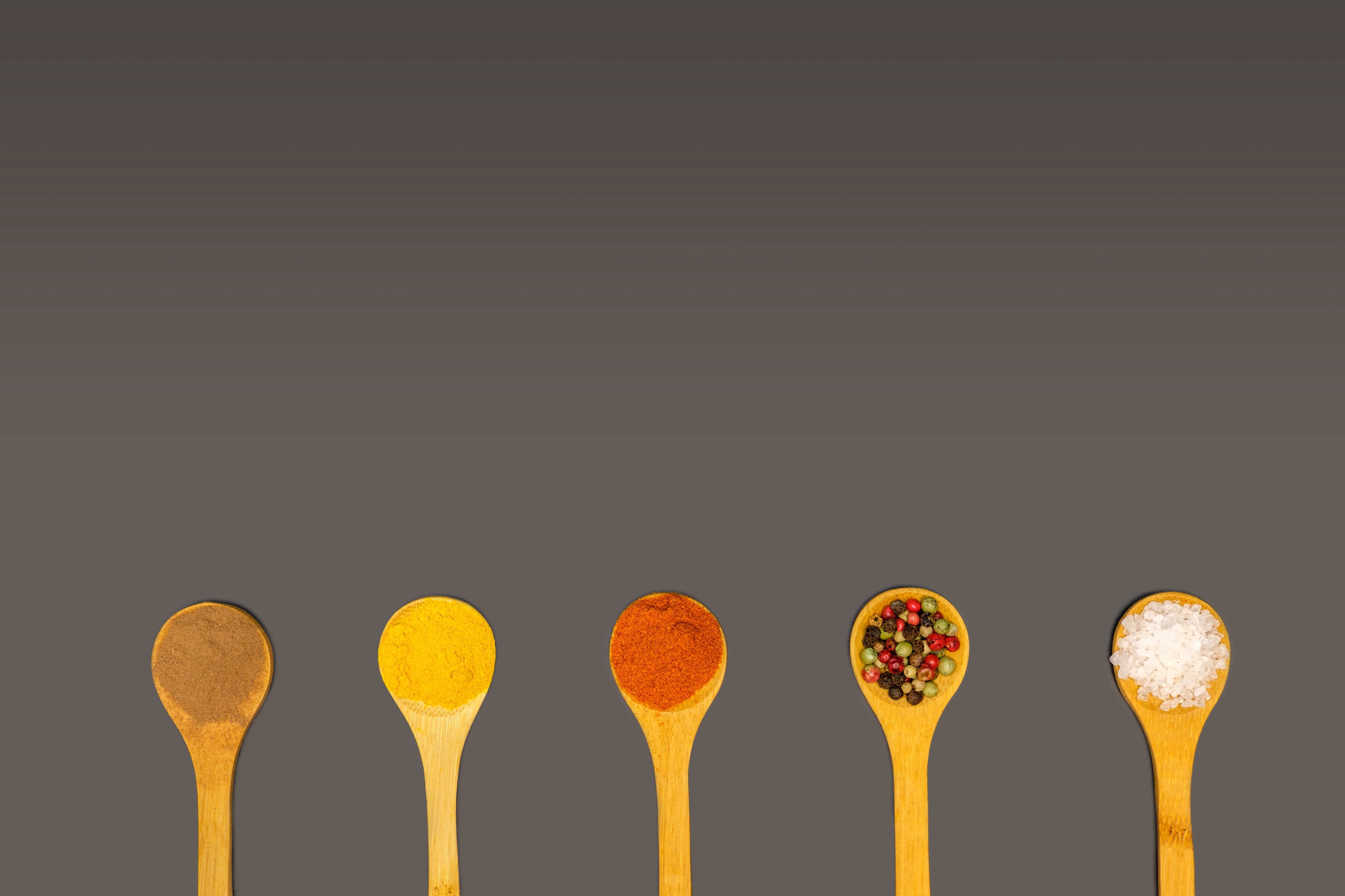 spoon, 5K, kitchen, variation, coriander, food, food and drink, season, cook, household equipment, spices, pepper, organic, studio shot, wooden spoon, HD Wallpaper