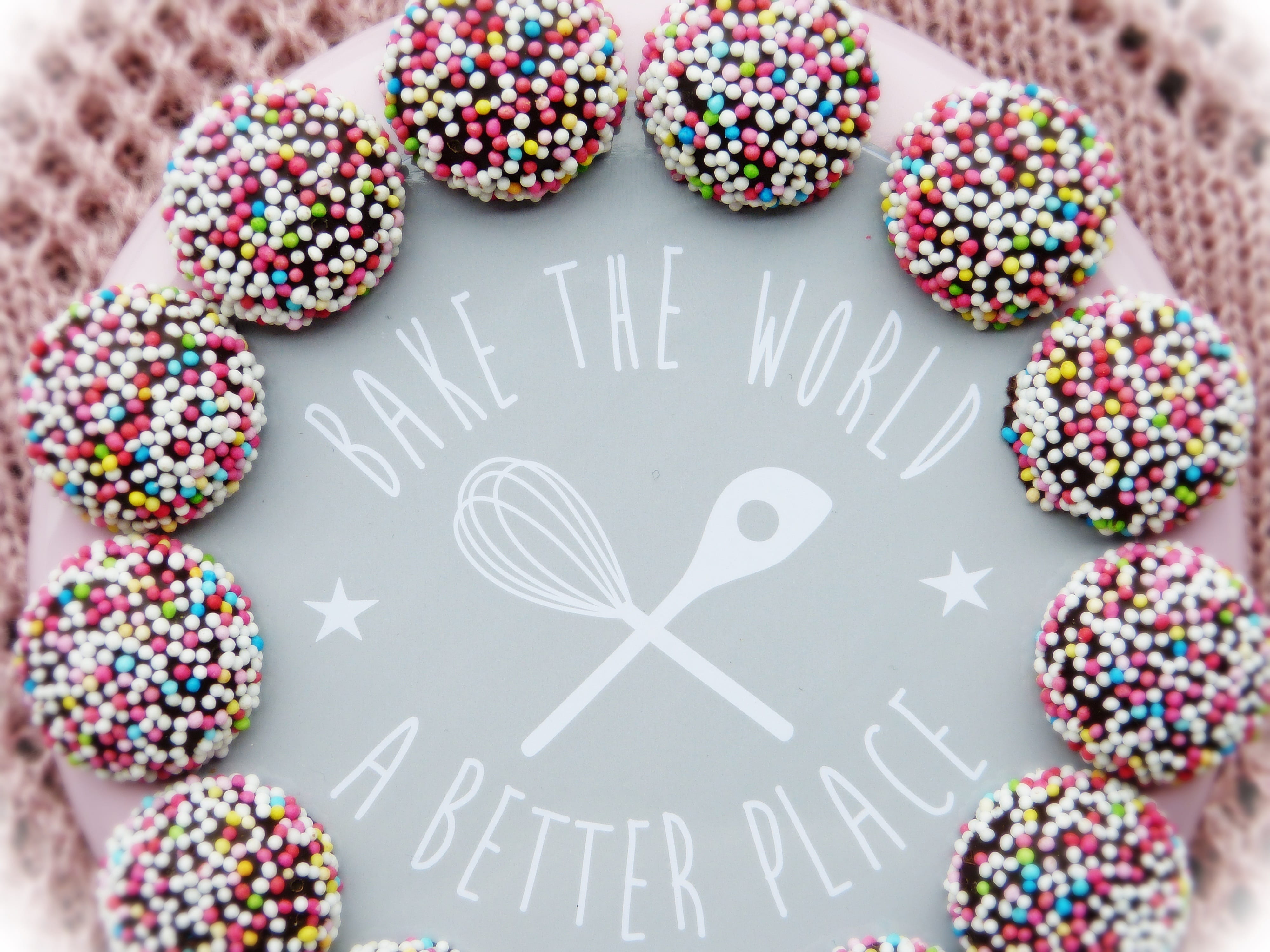 cookie, candy, star, sweet, studio shot, wooden spoon, dessert, baked, love, food, emotion, whisk, sugar, bake, no people, temptation, celebration, covered, HD Wallpaper