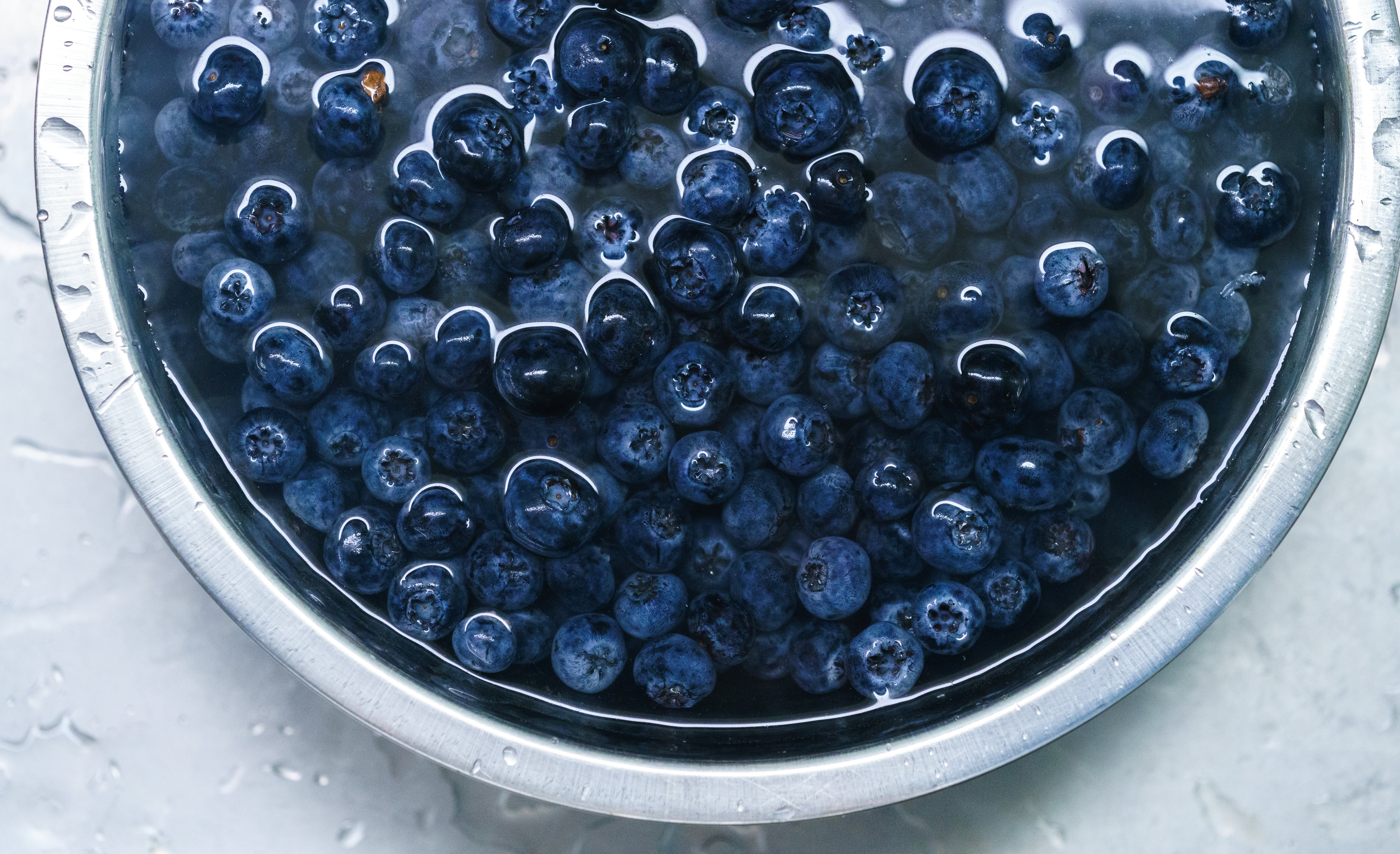 macro, gourmet, vegetarian Food, container, blueberry, close-up, high angle view, refreshment, abundance, black color, wellbeing, berry Fruit, water, summer, HD Wallpaper