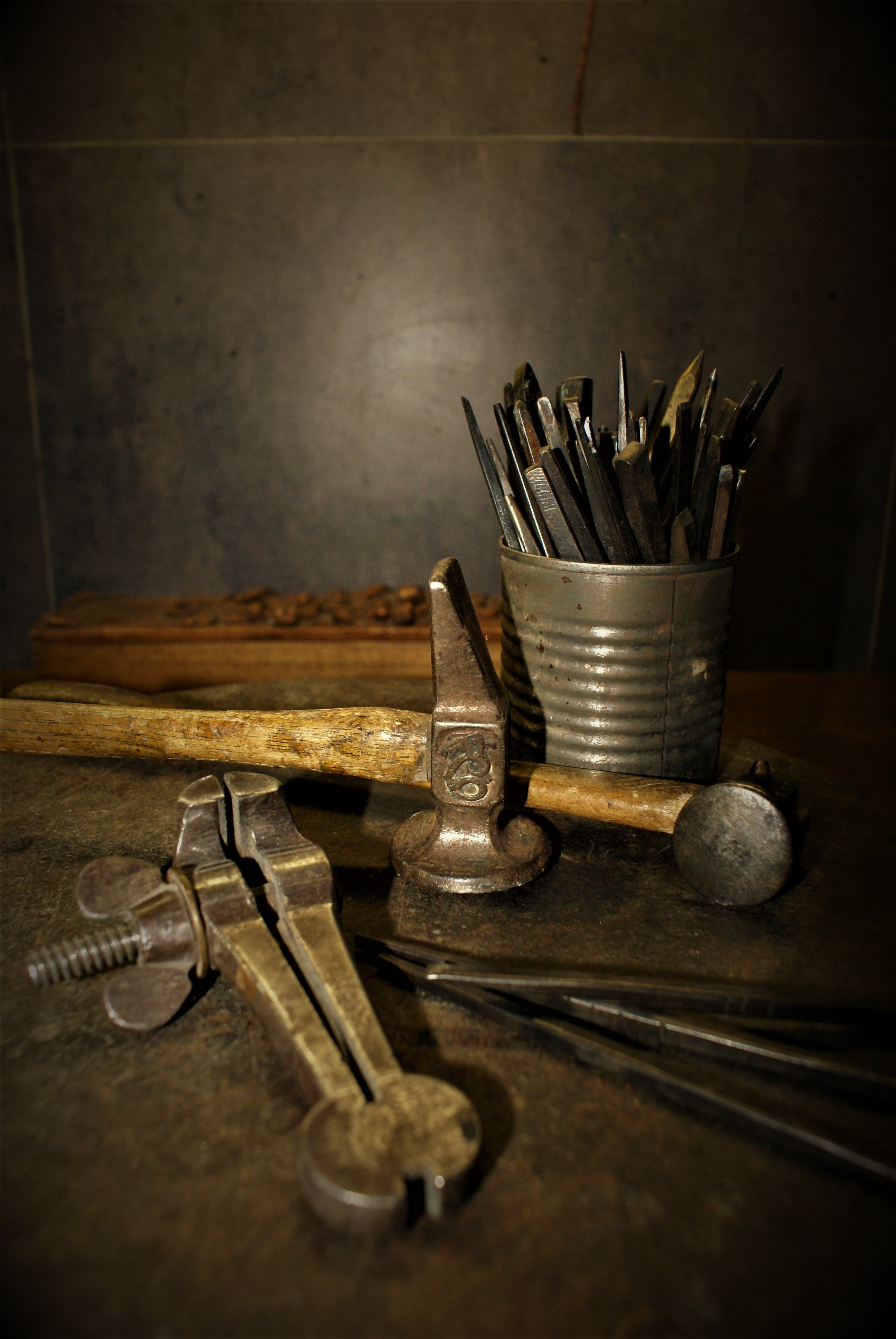 tools, métallerie, container, large group of objects, wood - Material, desk organizer, work, grey, 4K, paintbrush, accuracy, know-how, work tool, craft, Phone HD Wallpaper