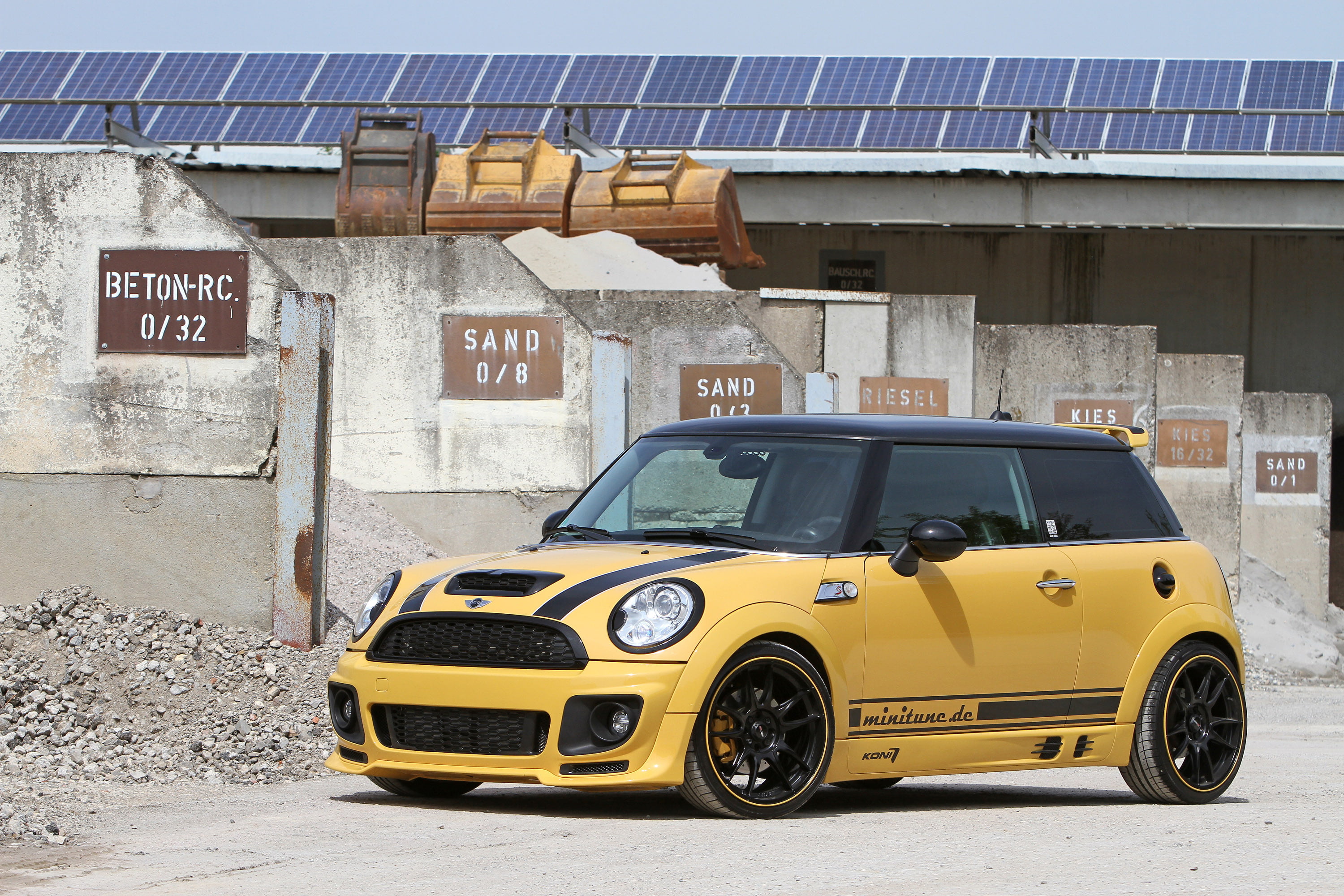 window, western script, bumper, grille, sport, city, s, building exterior, small, yellow taxi, land Vehicle, vanity Plate, shiny, shock Absorber, vehicle Door, HD Wallpaper