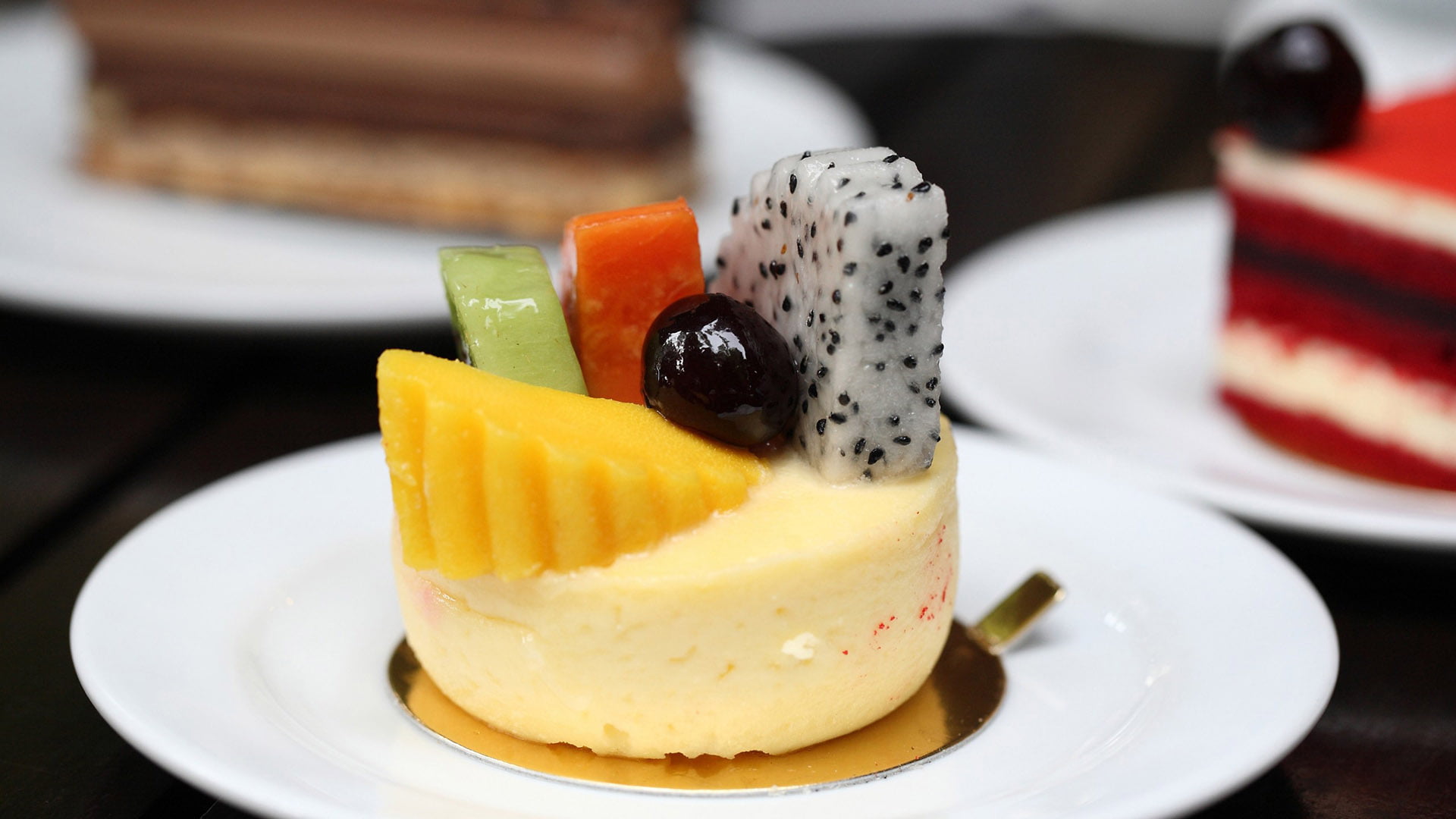 gourmet, snack, bakery, raspberry, pastry, food and drink, cheese, strawberry, ready-to-eat, fruit, dessert, cherry, nutrition, temptation, close-up, dainty, HD Wallpaper