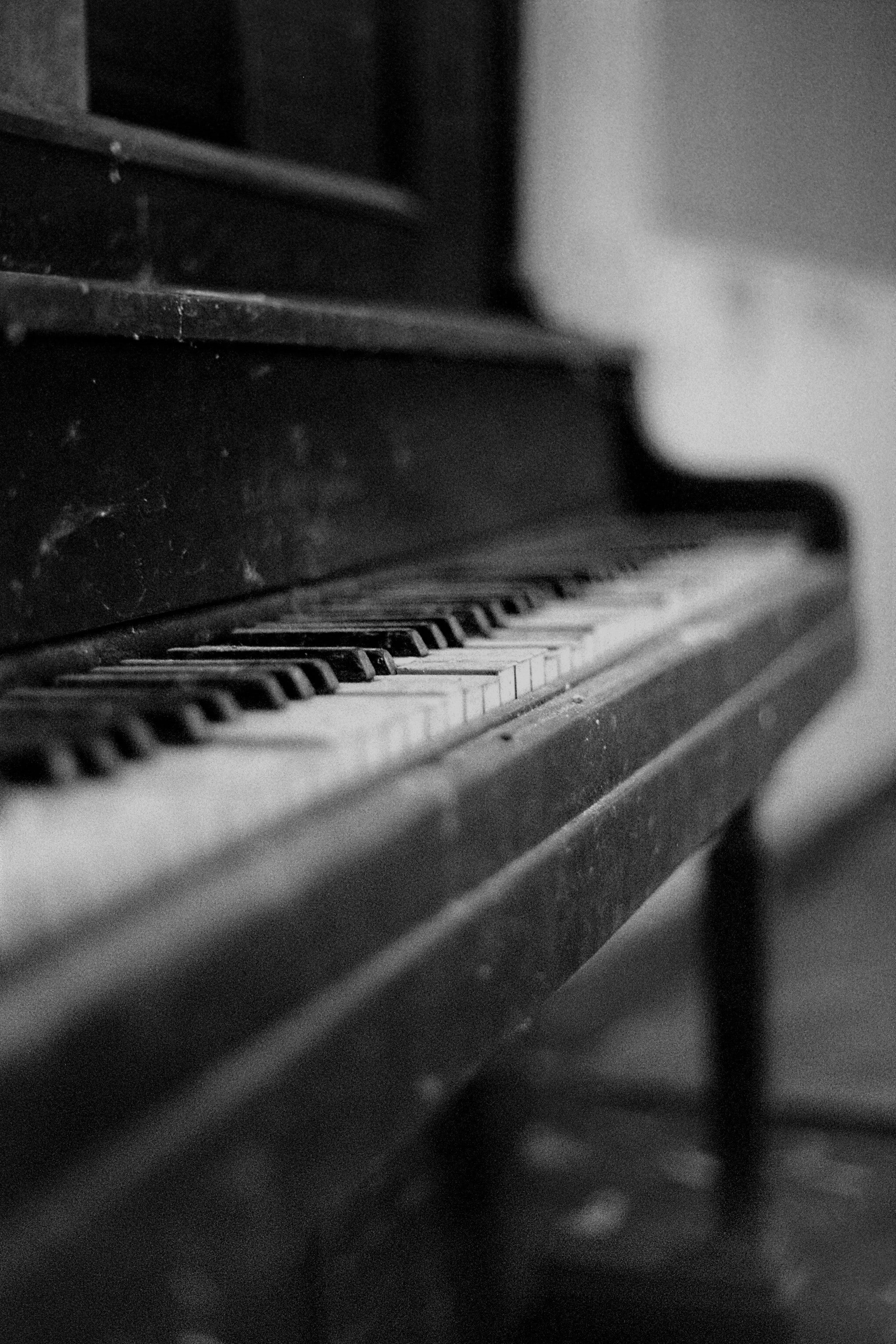 antique, piano key, single object, retro styled, monochrome, music, 2K, old, keyboard, obsolete, close-up, piano, arts culture and entertainment, musical instrument, Phone HD Wallpaper