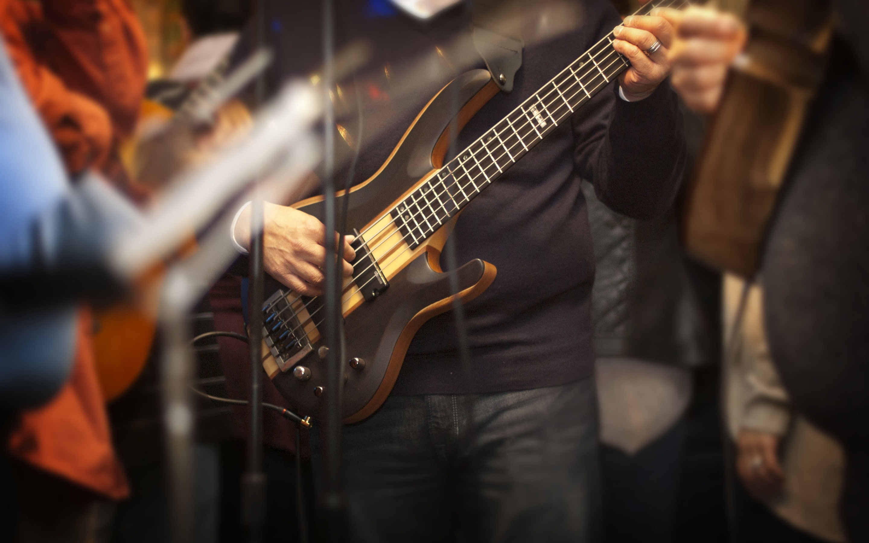 rock music, musical instrument, electric guitar, arts culture and entertainment, band, holding, skill, indoors, music, artist, string instrument, bass, HD Wallpaper