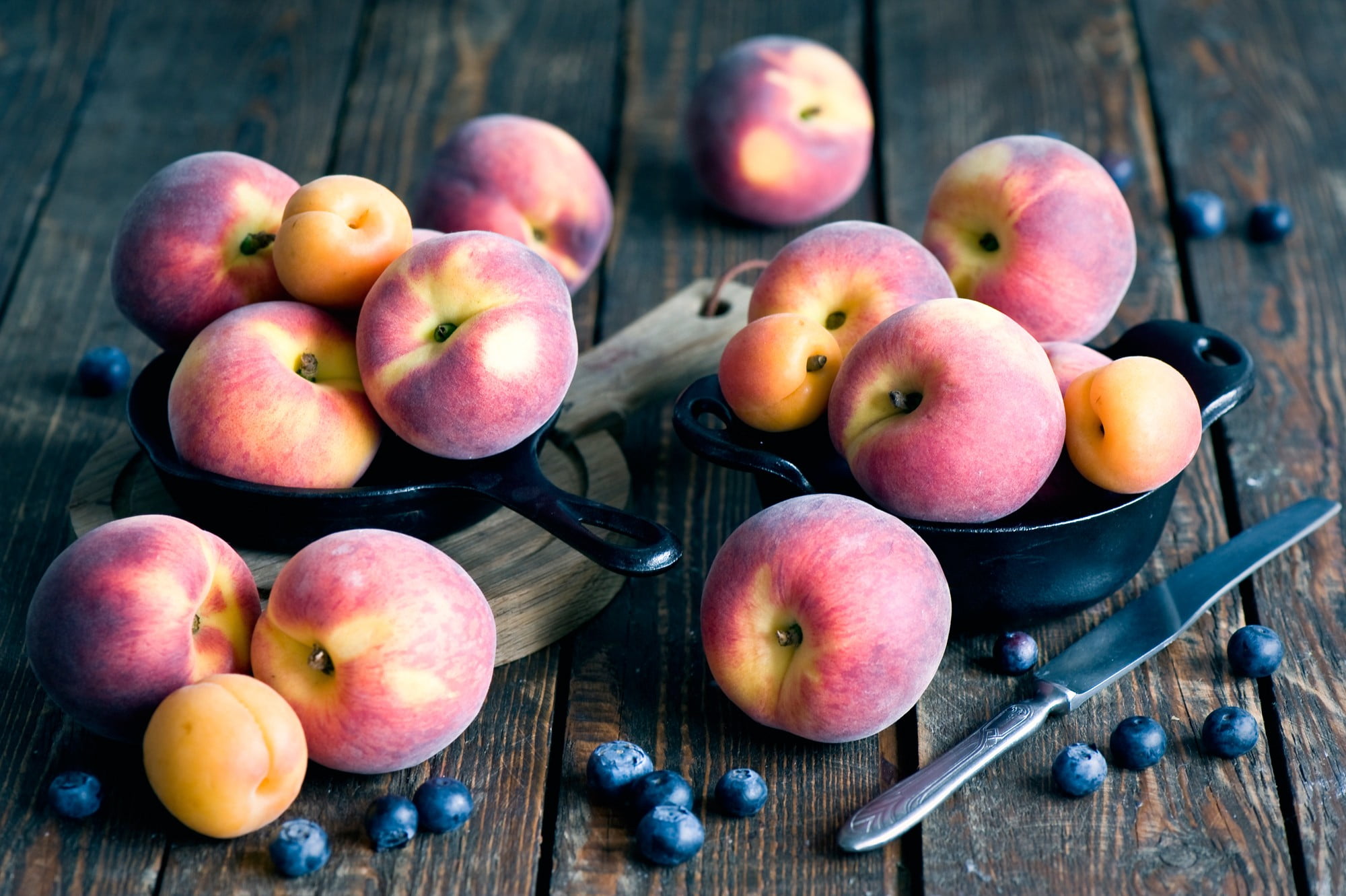 apple, lot, apple - fruit, freshness, honeycrisp, food and drink, blueberries, choice, table, large group of objects, cutlery, high angle view, ripe, indoors, HD Wallpaper