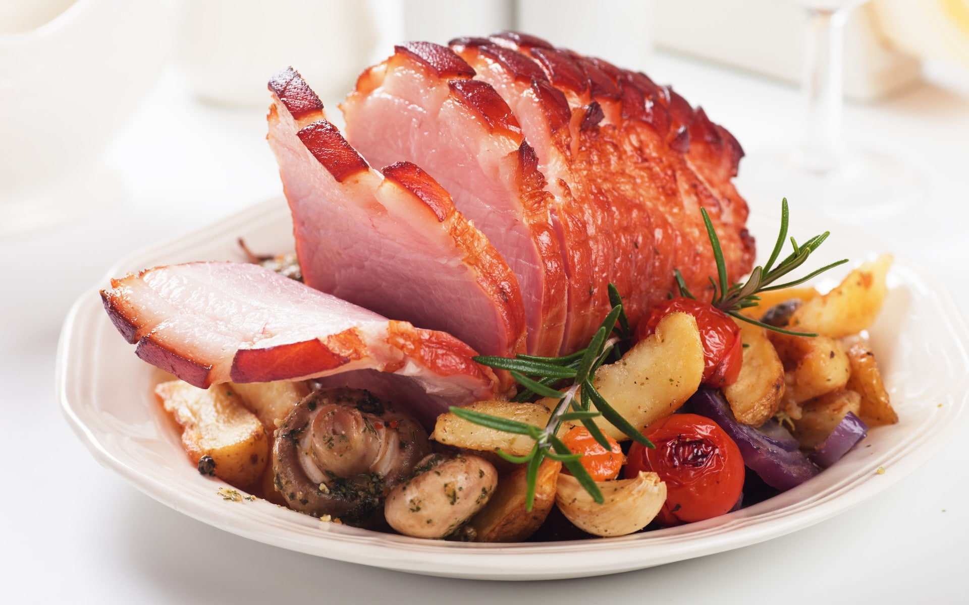 focus on foreground, food, food and drink, meat, roasted, healthy eating, meal, dinner, plate, wellbeing, lunch, pork, high angle view, vegetable, 1080P, HD Wallpaper