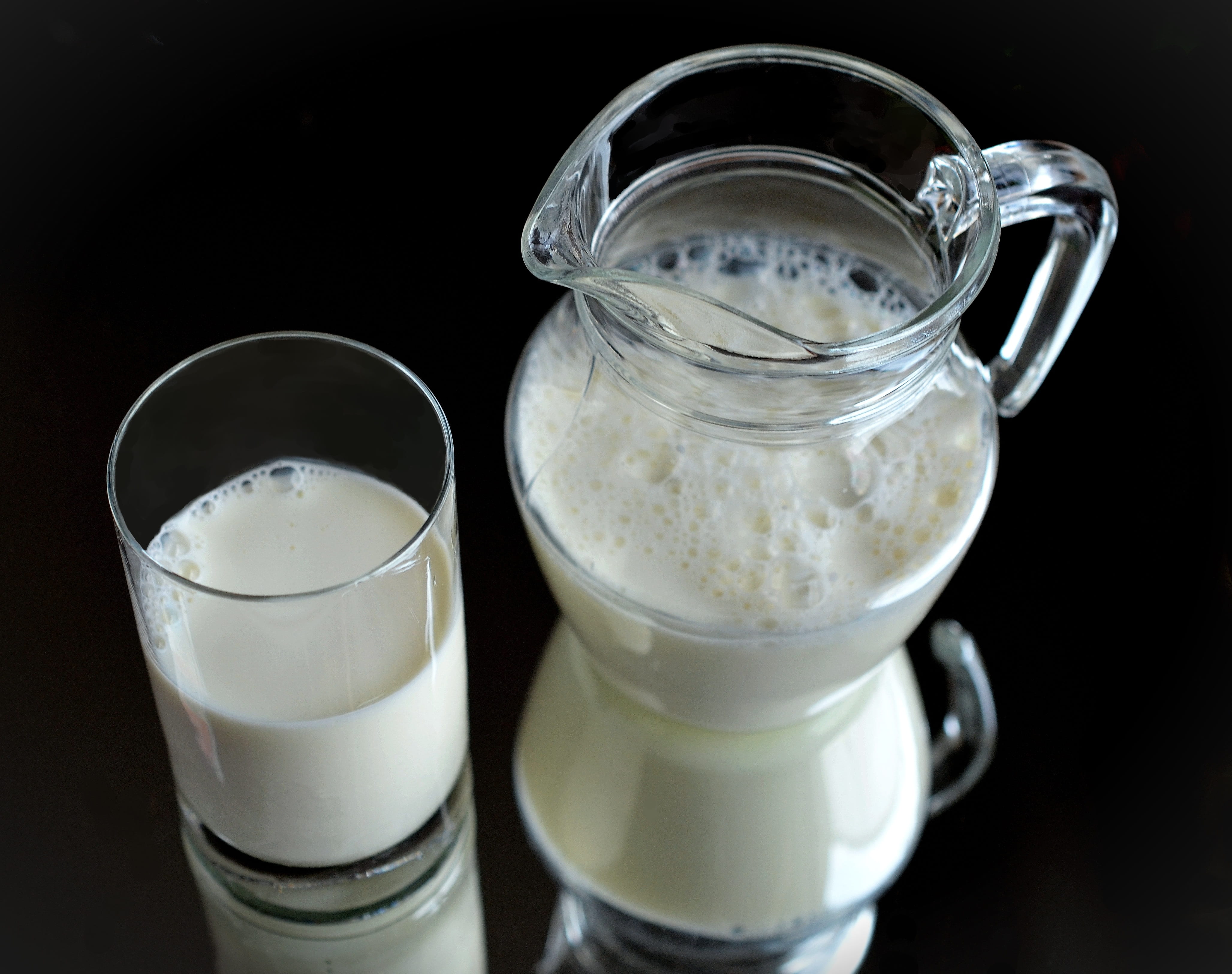 glass, glass mug, dairy product, 4K, freshness, household equipment, close-up, container, pitcher - jug, studio shot, nutritious, frisch, food and drink, HD Wallpaper