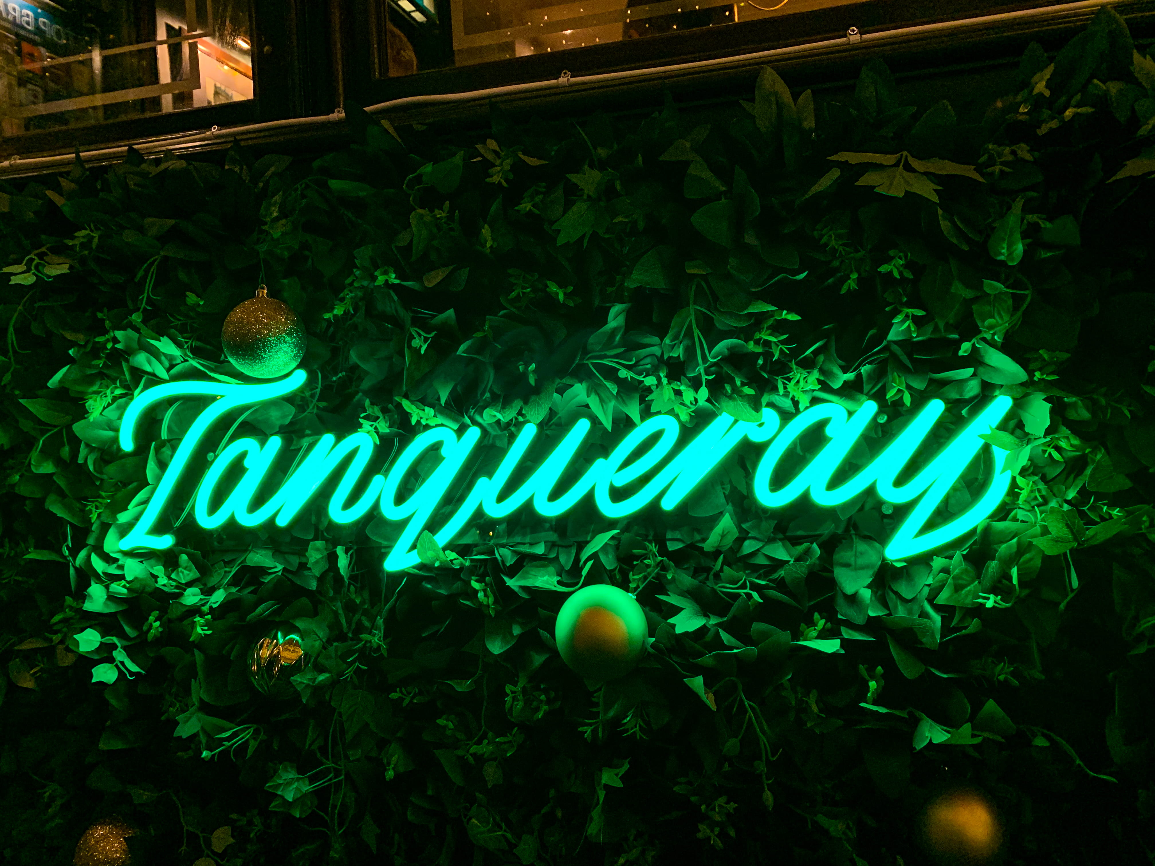4K, food, leaf, no people, healthy eating, retail, outdoors, western script, illuminated, beverage, close-up, gin, food and drink, tanqueray, text, night, HD Wallpaper