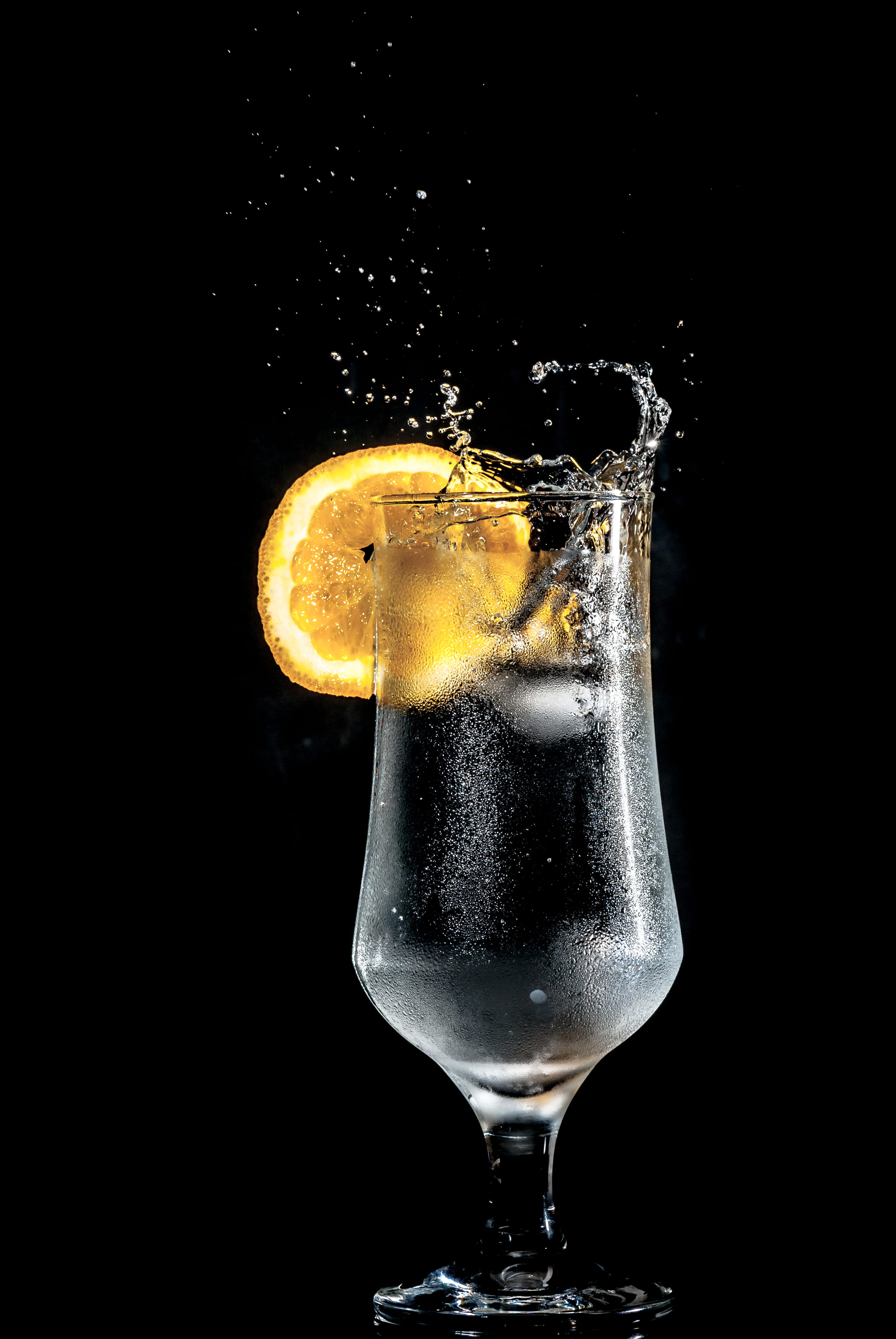 citrus fruit, splashing, full, black background, close-up, tonic water, 2K, alcohol, cocktail, studio shot, household equipment, freshness, lemon, no people, Phone HD Wallpaper