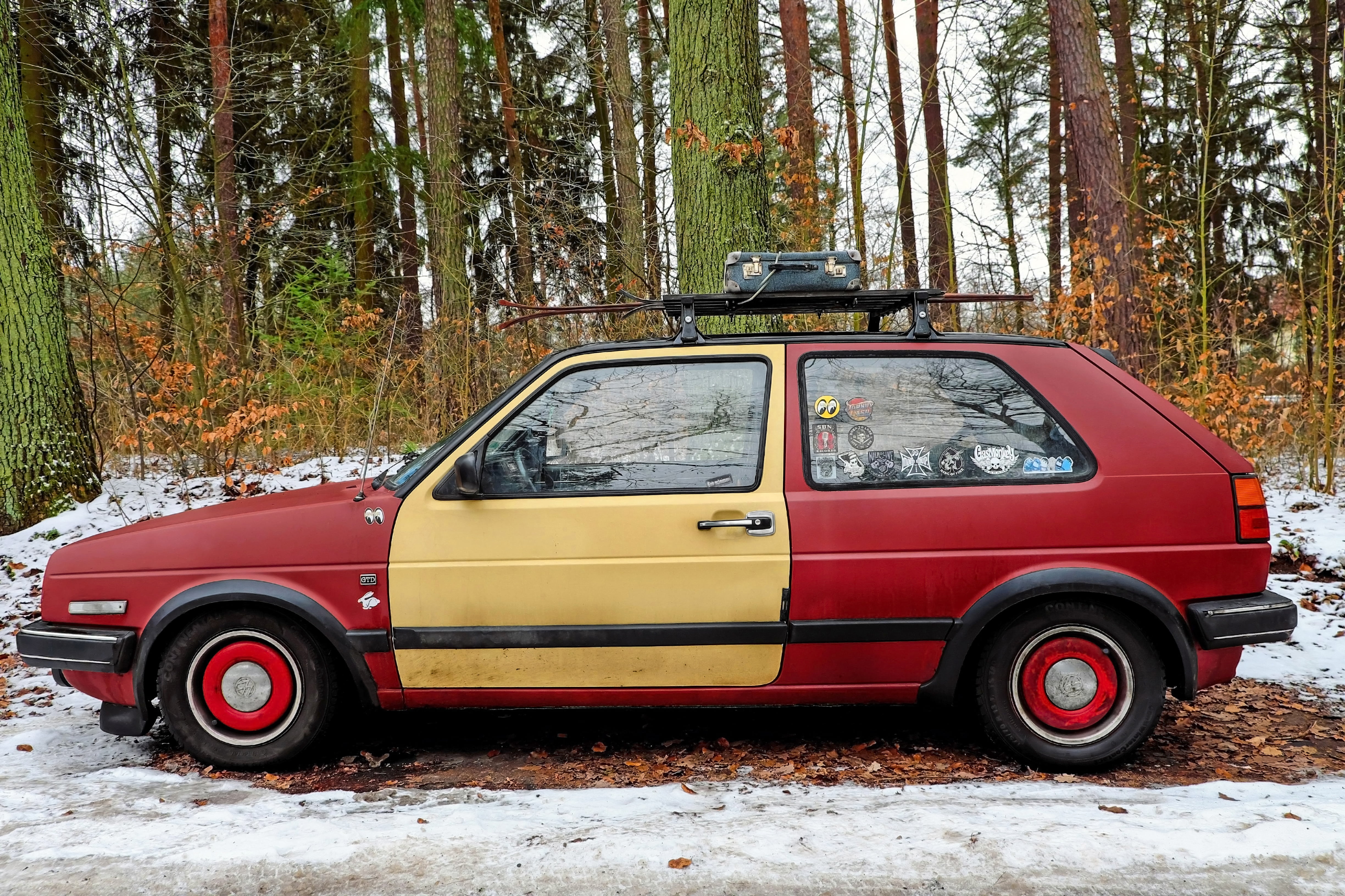 holiday, land, no people, land Vehicle, vw-gtd, red, vehicle, growth, winter, outdoors, plant, woodland, car, motor vehicle, ski, tree, trunk, luggage, HD Wallpaper
