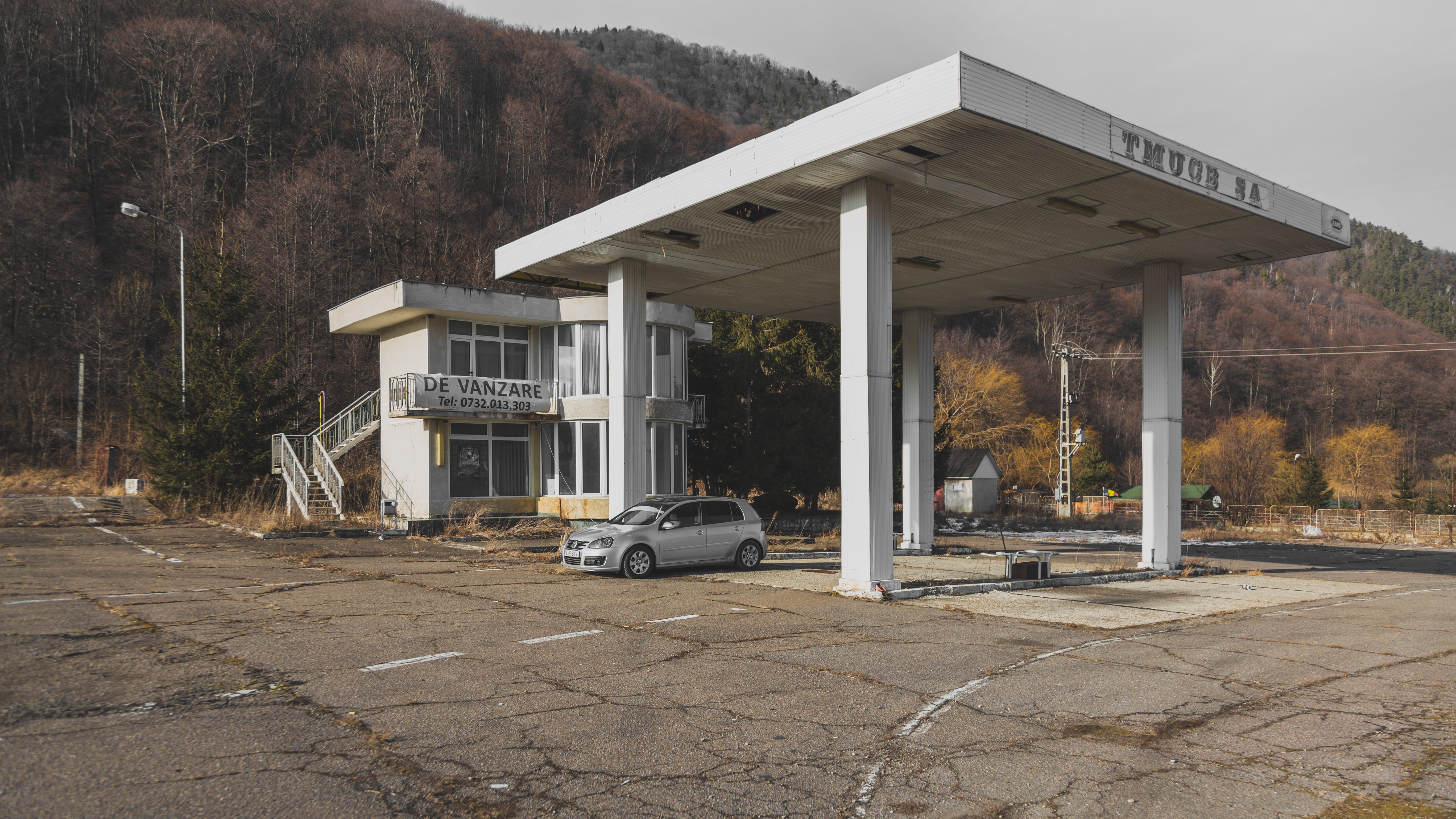 built structure, winter, cold, gtd, building exterior, gas, land vehicle, architecture, nature, day, 5K, tree, car, mkv, oituz, motor vehicle, gas station, HD Wallpaper