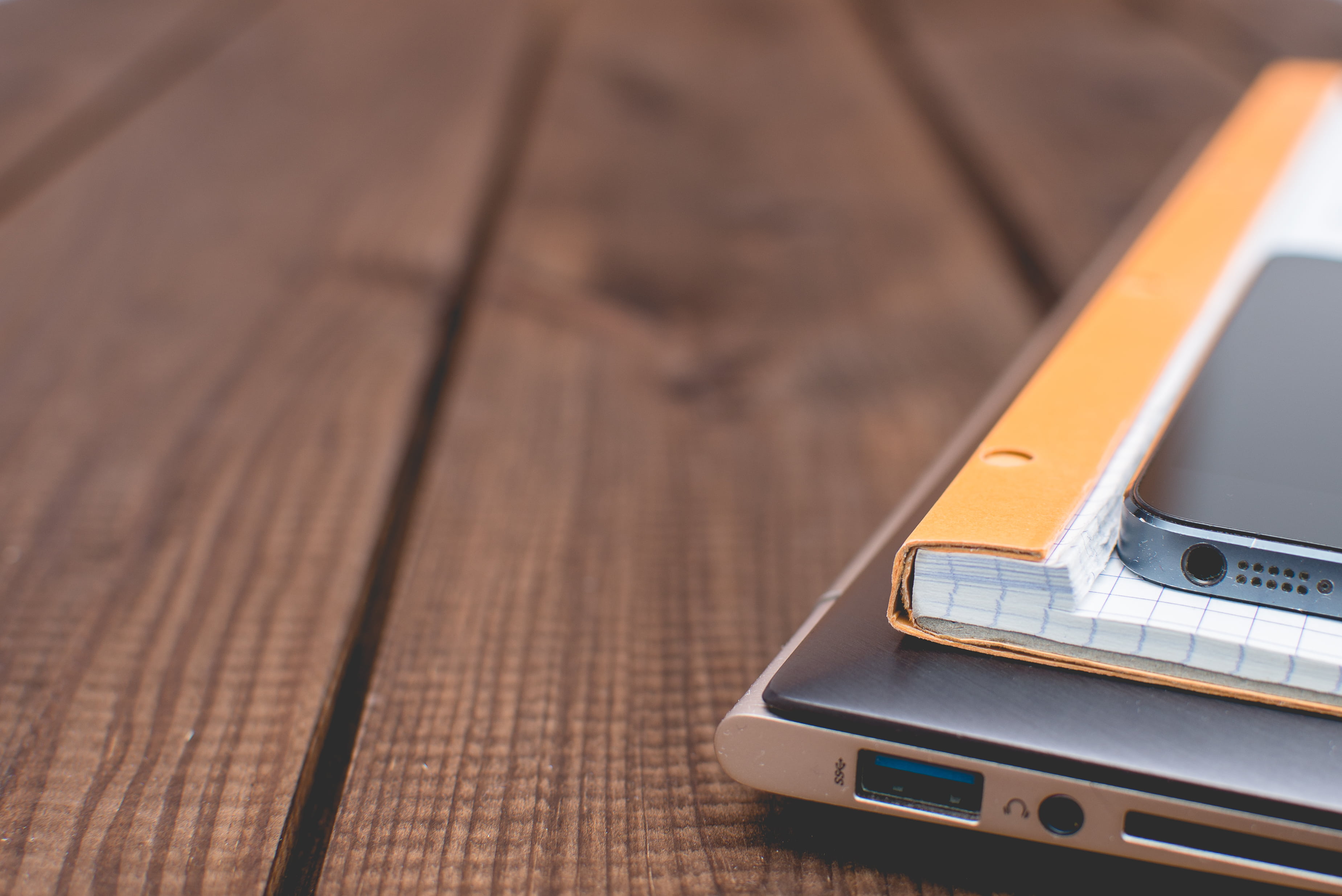 still life, connection, single object, screen, table, device, portability, mobile, technology, desk, high angle view, office, day, selective focus, portable information device, HD Wallpaper