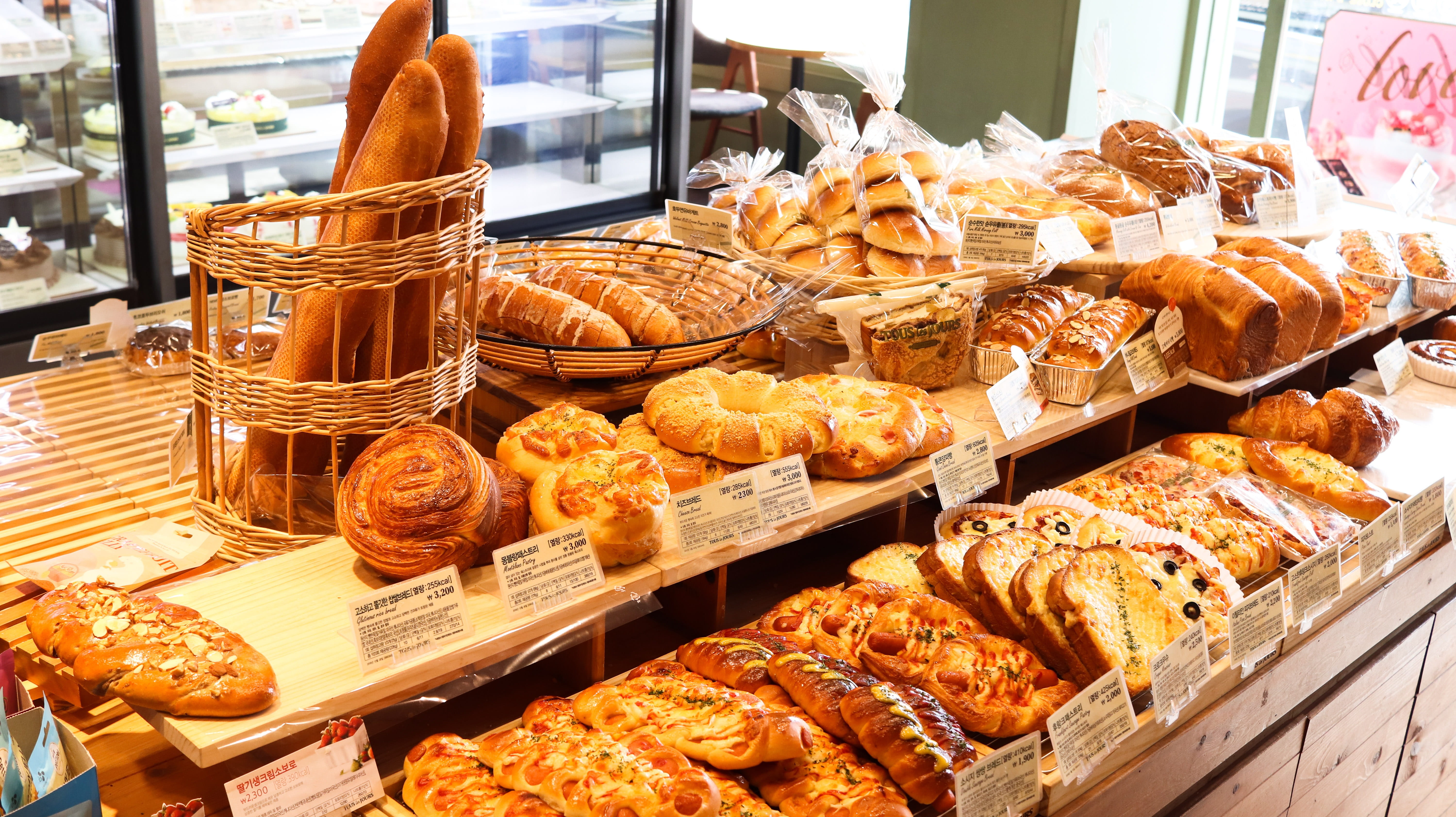 still life, bakery, display cabinet, temptation, donut, market, basket, 5K, arrangement, snack, retail display, tous les jours, consumerism, republic of korea, HD Wallpaper