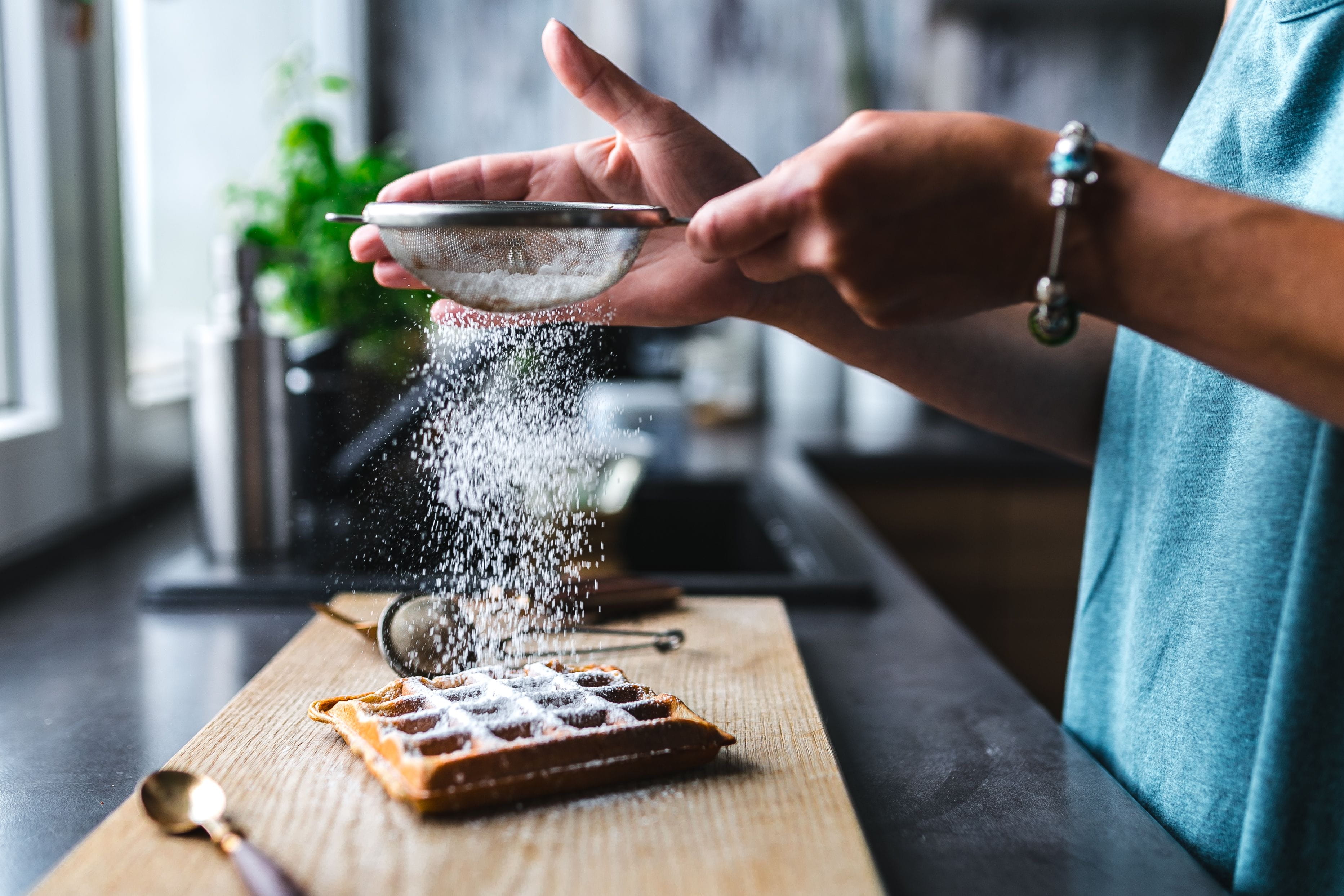 healthy, domestic Kitchen, powdered, fresh, morning, chef, Breakfast, motion, fresh raspberries, close-up, preparation, waffles, 2K, eat, raspberries, HD Wallpaper