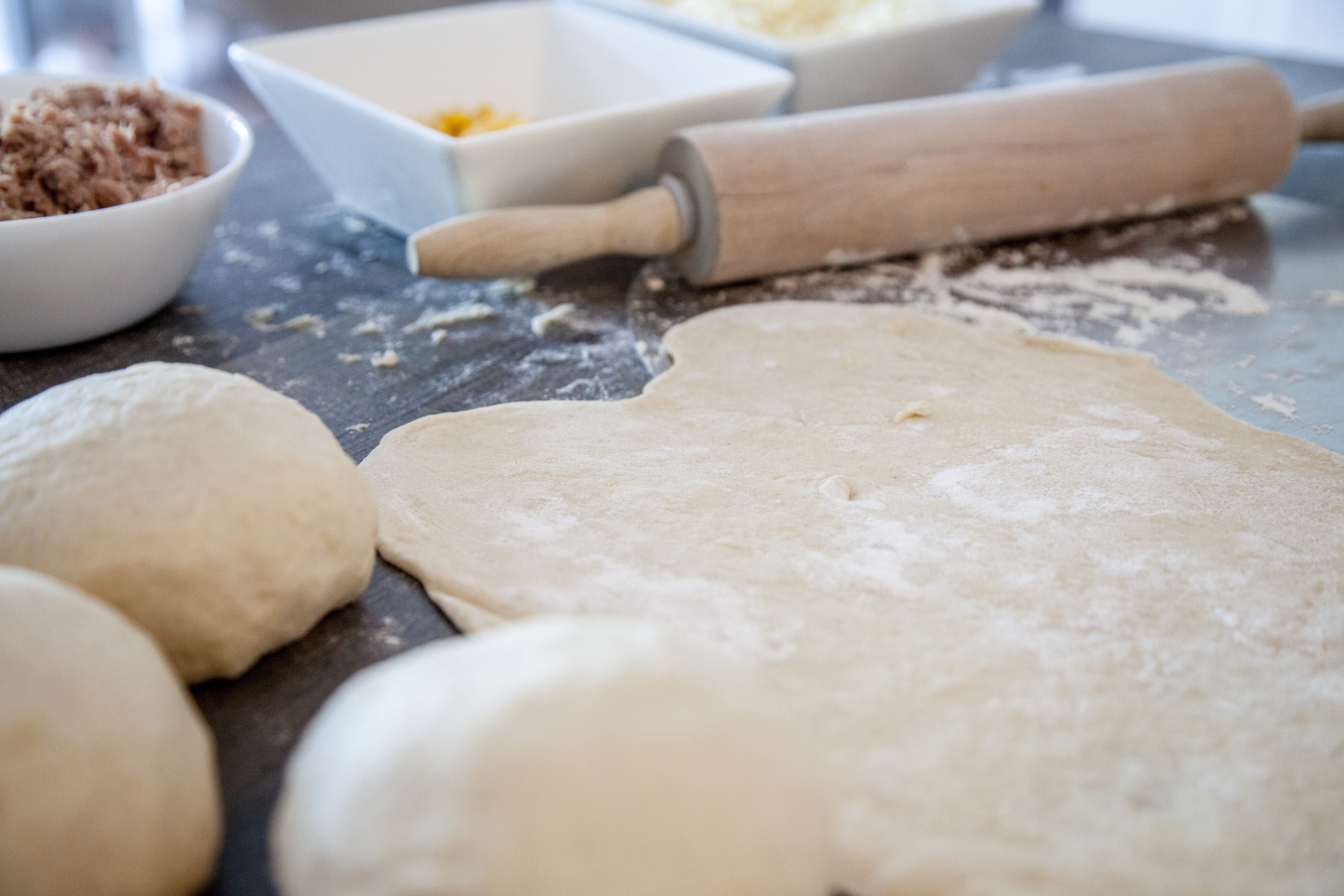 ham, eat, pin, kitchen utensil, baked, kitchen, no people, dough, meal, cut, Pizza, food and drink, vespers, italian, stone oven pizza, gastronomy, 5K, HD Wallpaper